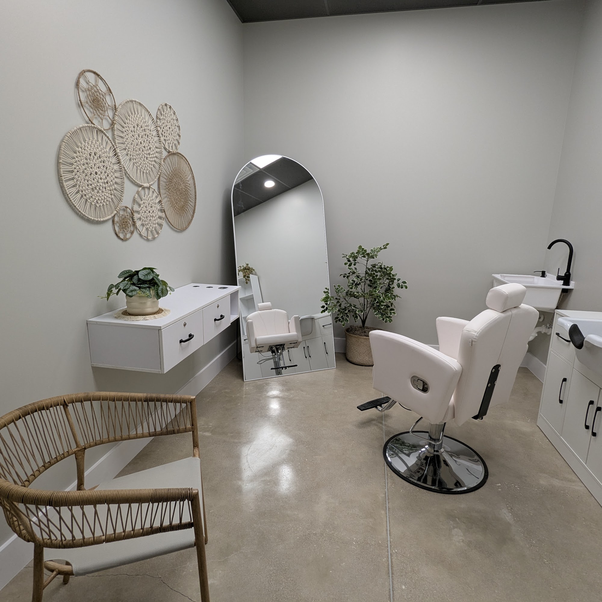 Salons on Chisholm 1307 Chisholm Trail Rd Suite 170, Round Rock Texas 78681
