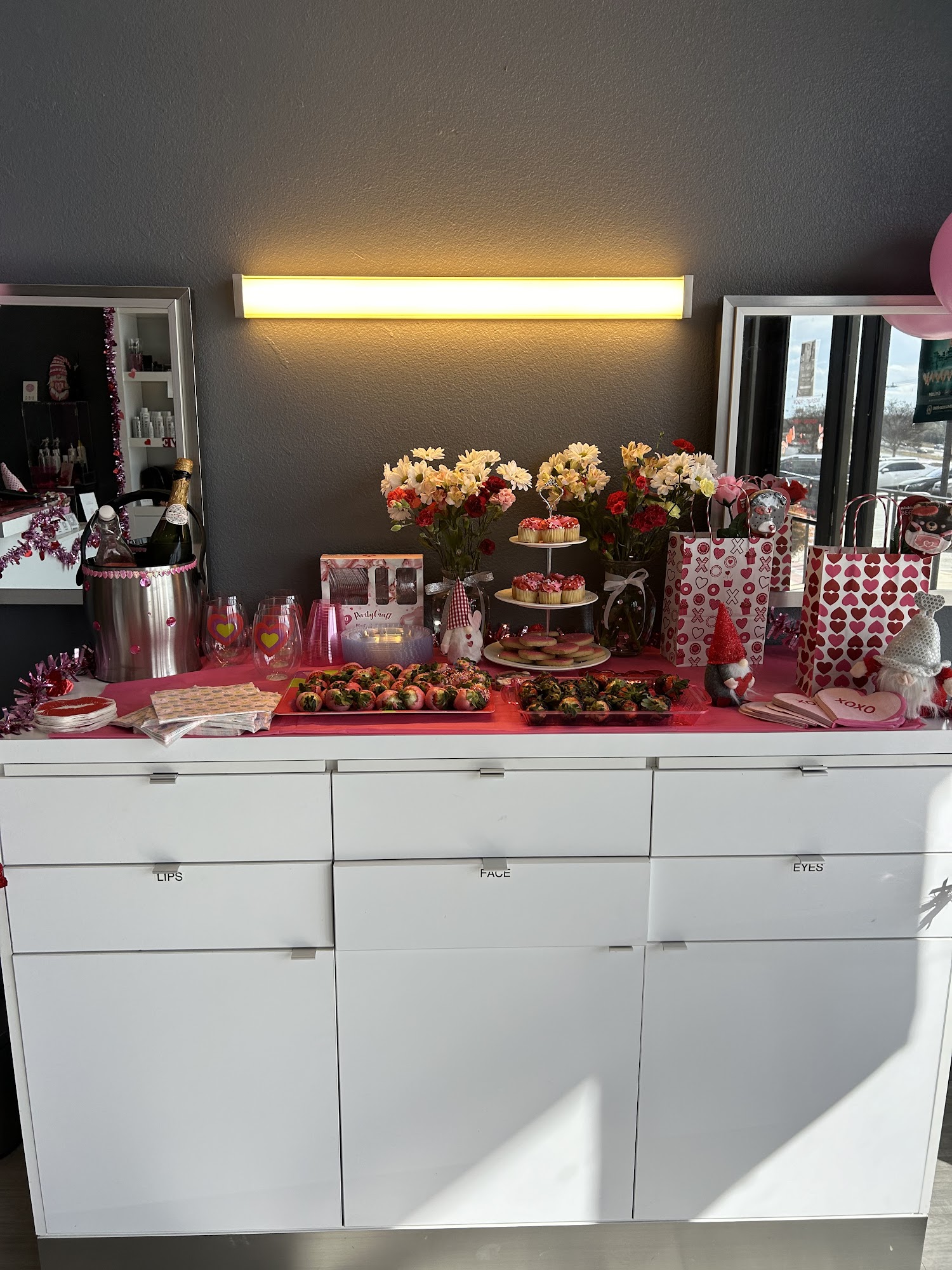 Blo Blow Dry Bar 923 N Loop 1604 E Unit 112, San Antonio Texas 78232