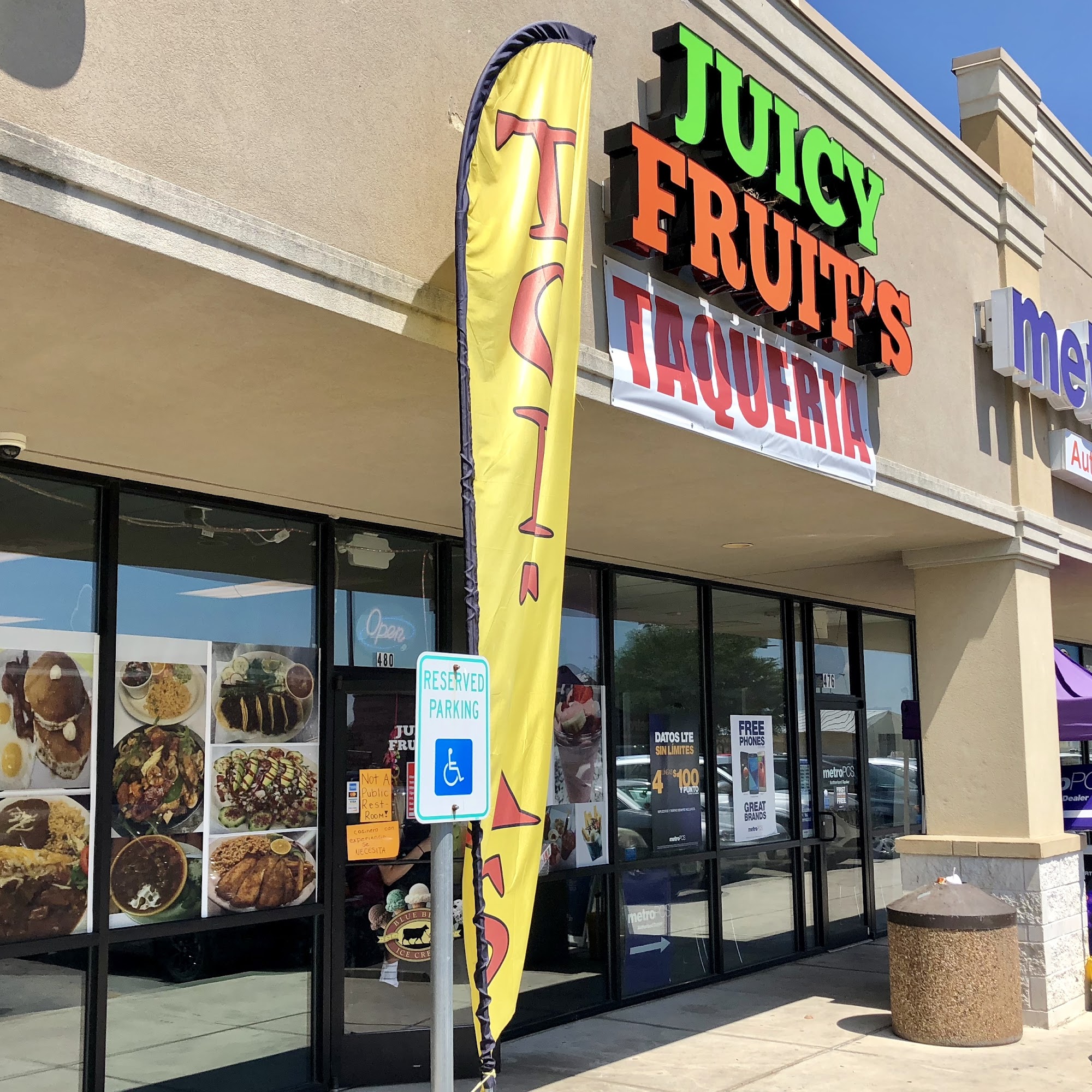 Taqueria and Juicy Fruits Seguin