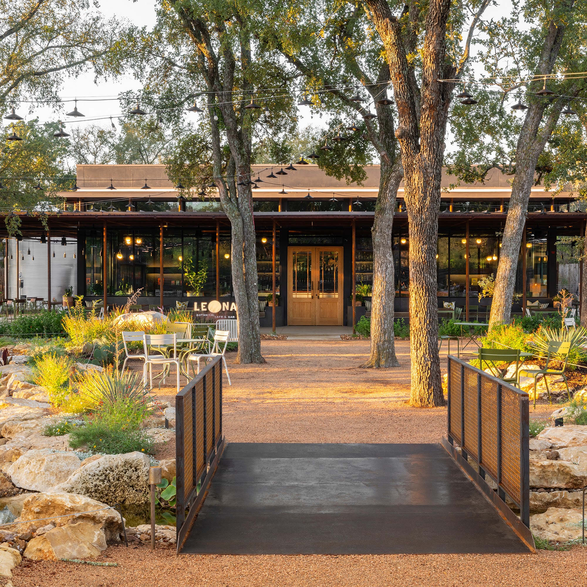 Leona Botanical Cafe & Bar