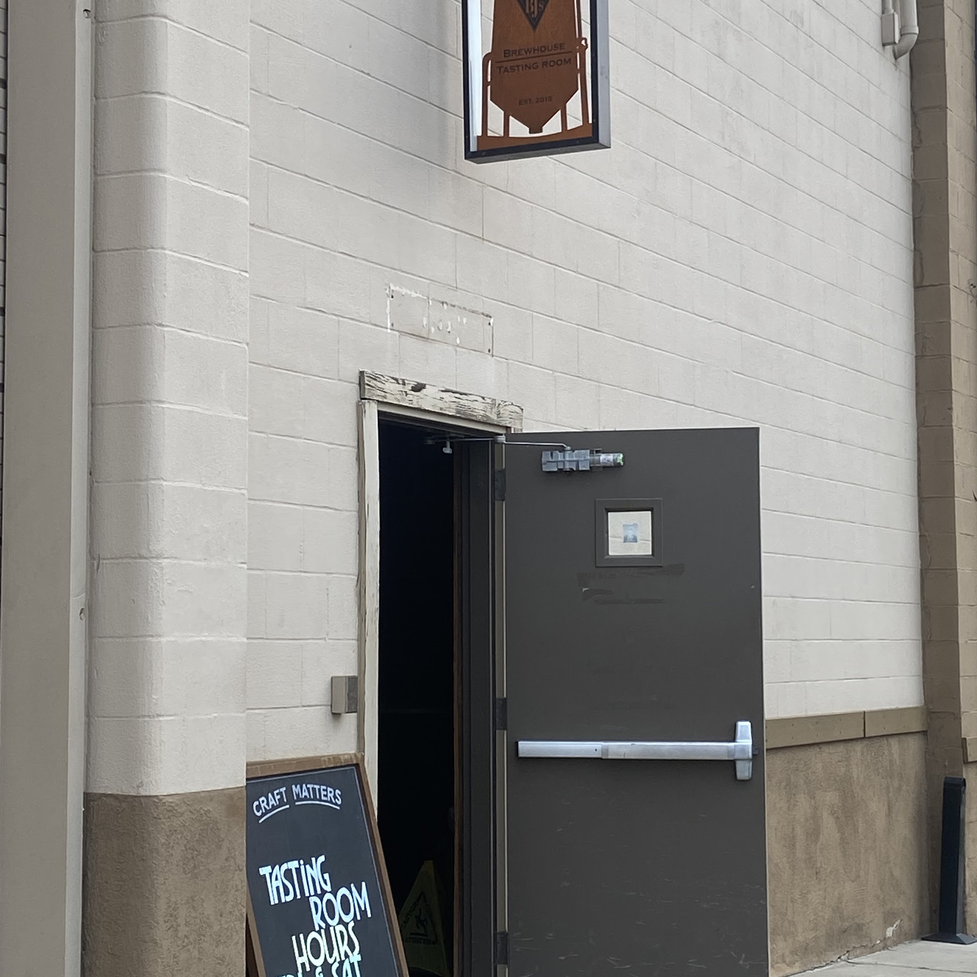 BJ's Restaurants-Temple Brewery Tasting Room Temple