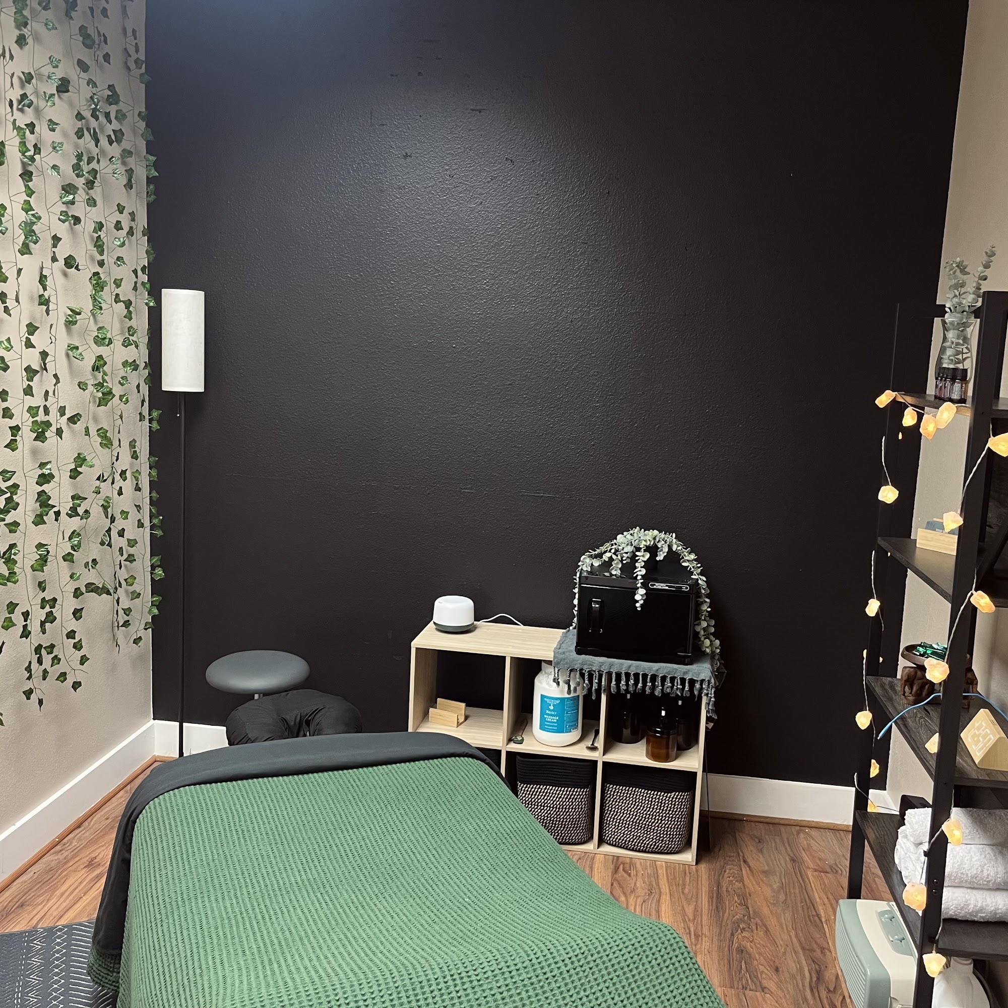 Jessica Shafer - LMT 190 N Main Dr Suite 1, Van Alstyne Texas 75495