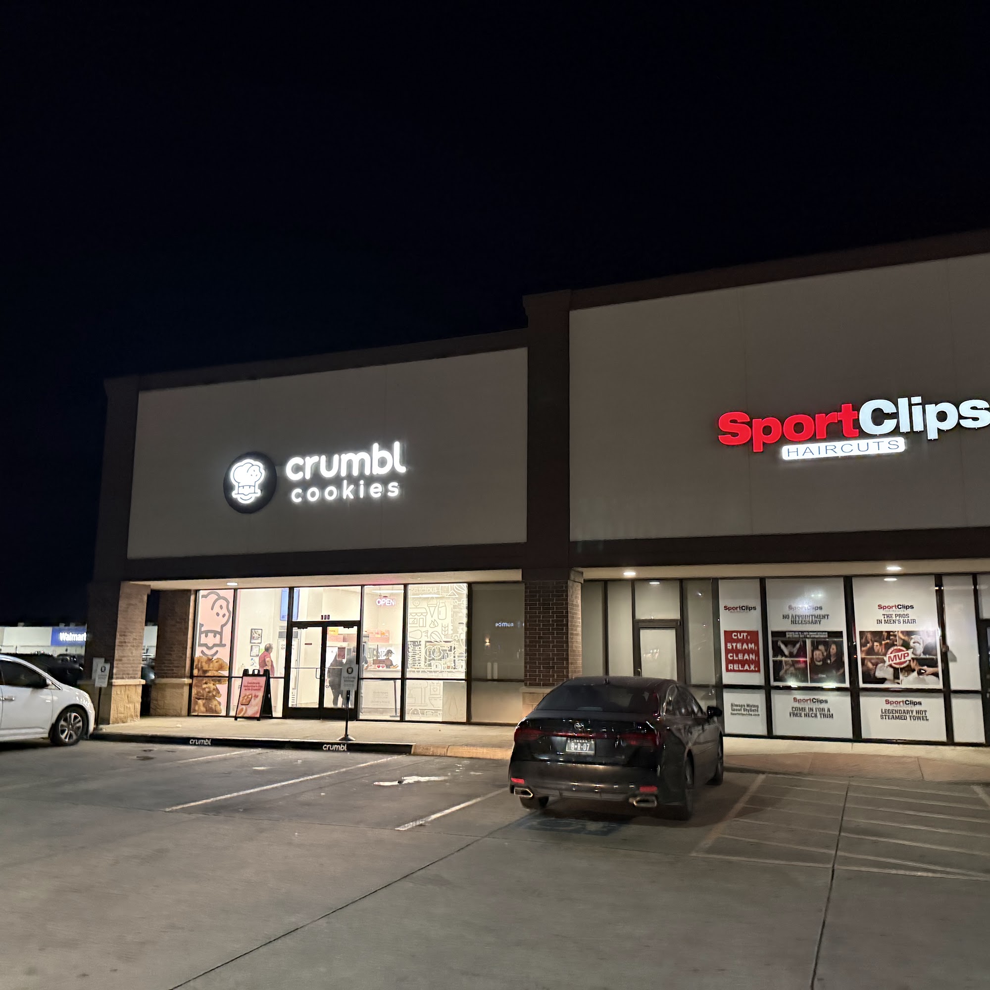 Crumbl 8806 N Navarro St Ste 100 Suite 100, Victoria