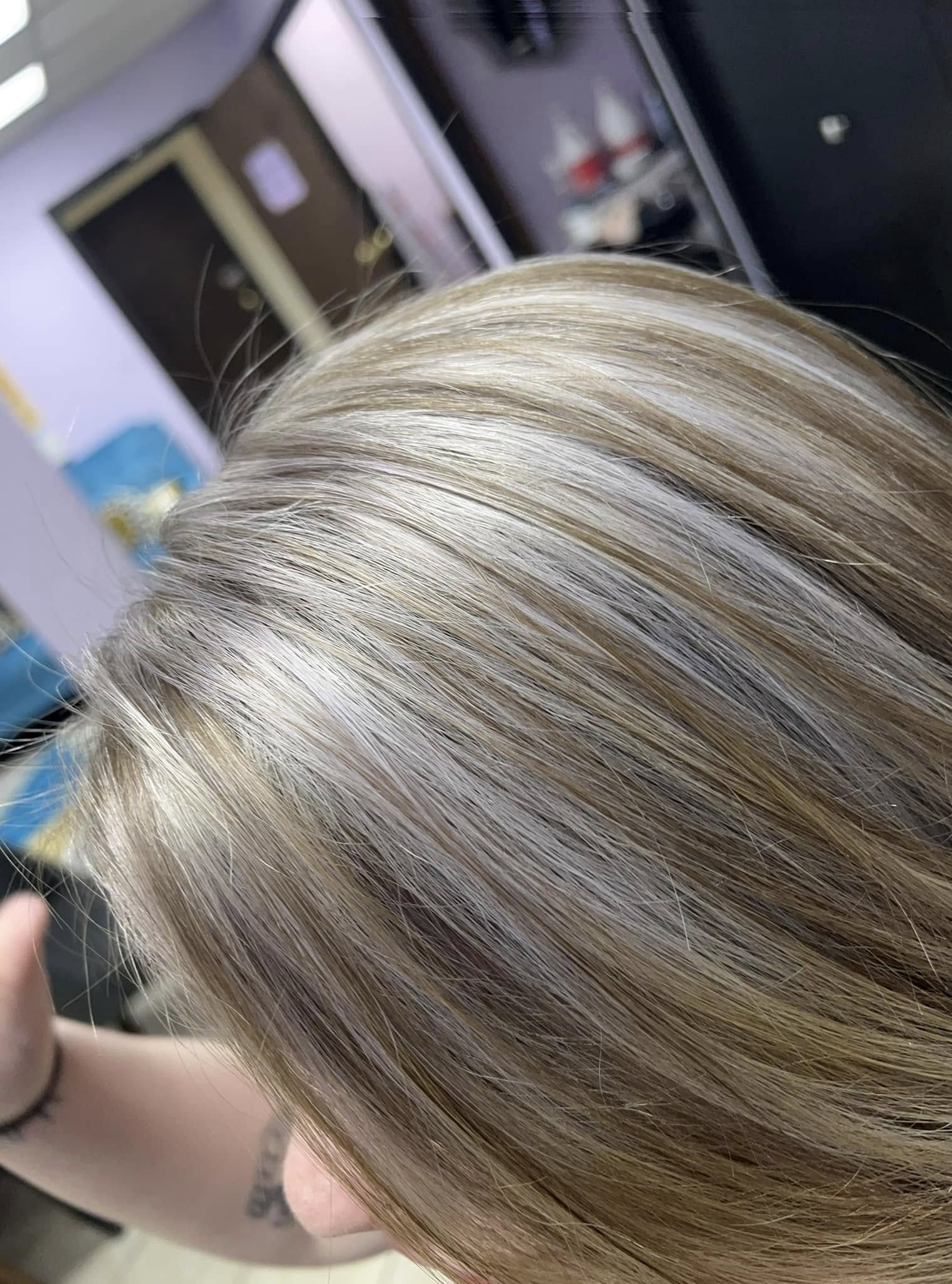TheBlondeBombshell Salon