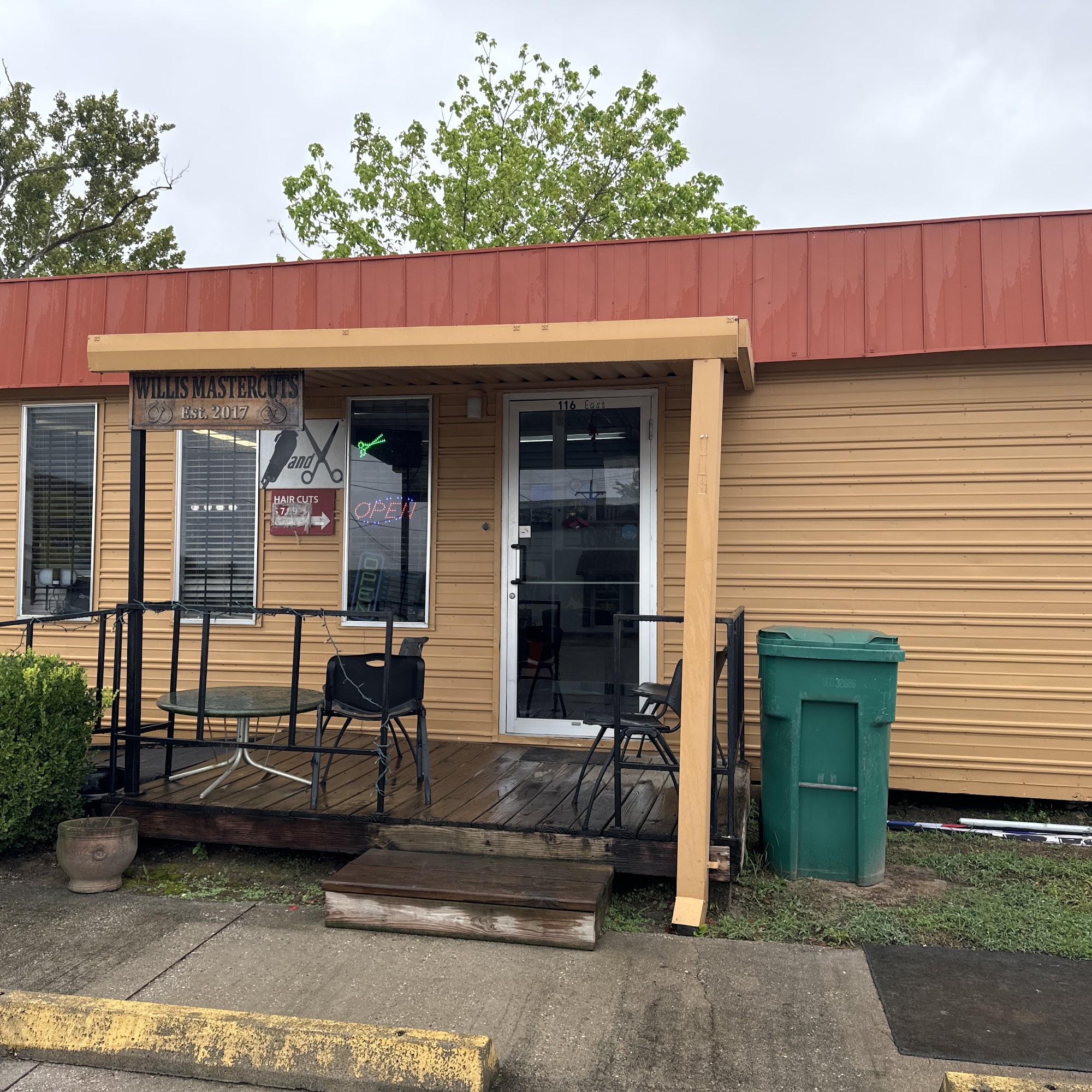 Barbershop Willis Mastercut 116 E Montgomery St, Willis Texas 77378