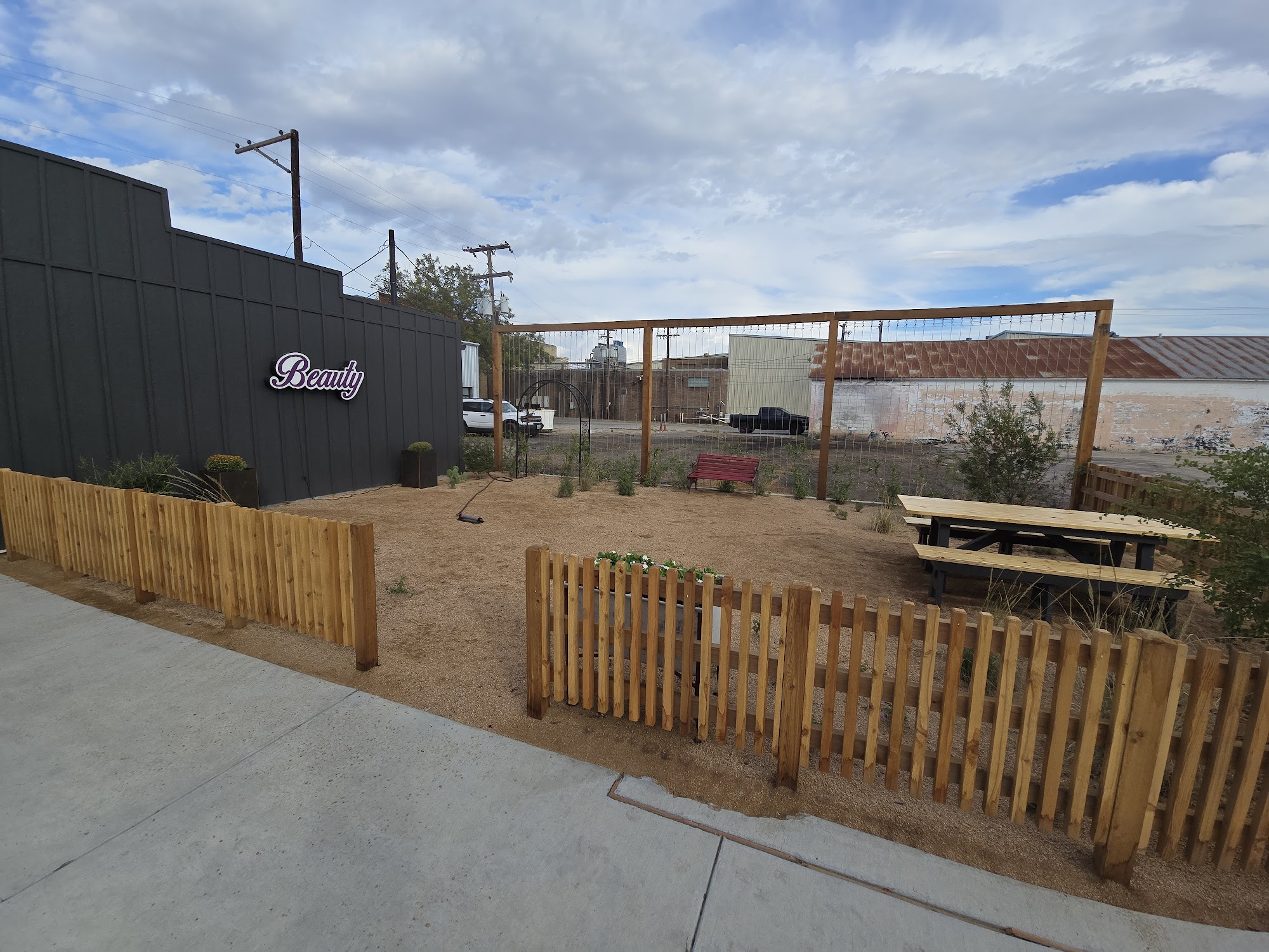 Freebird Salon 515 Lott St, Yoakum Texas 77995