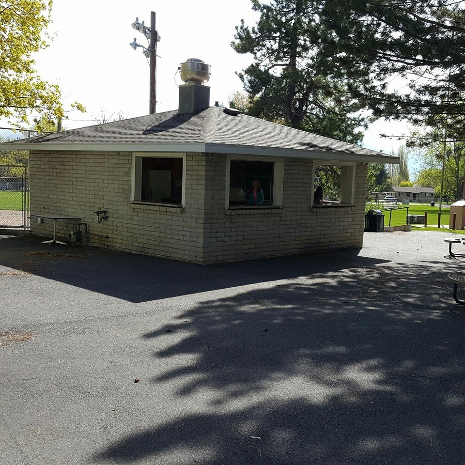 Mendon Square Food Stand 20 N 100 W, Mendon