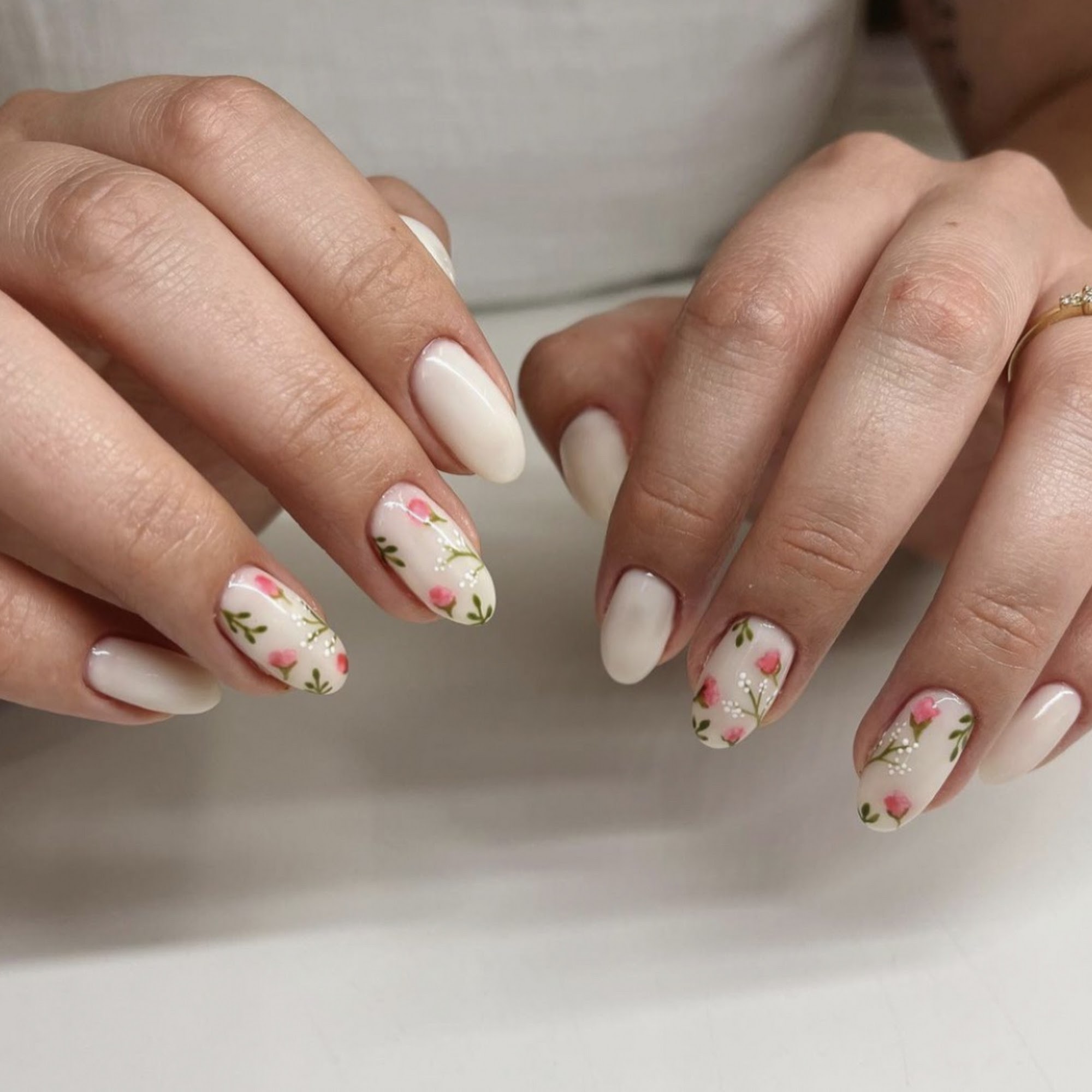 Polished nail bar