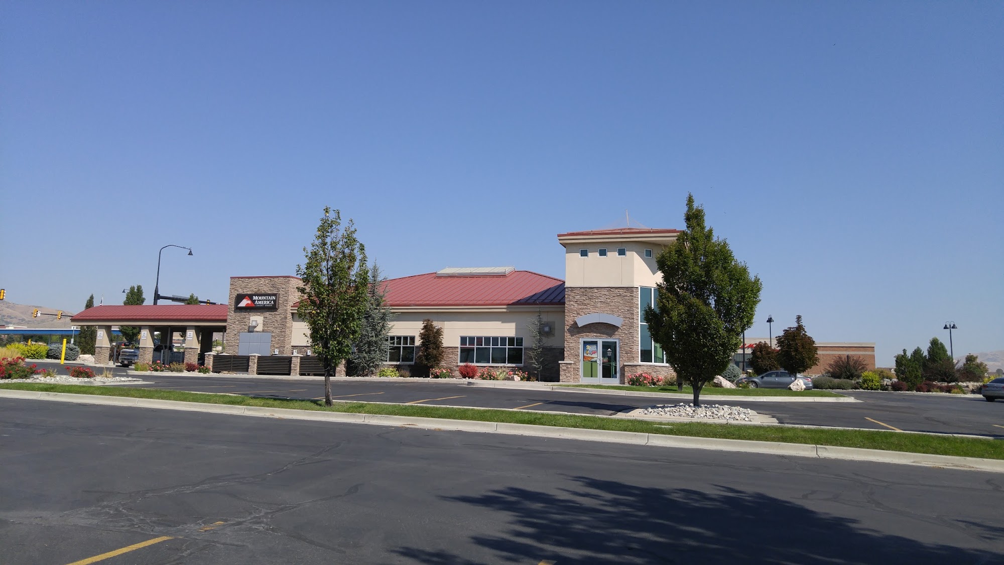 MOUNTAIN AMERICA CREDIT UNION - SARATOGA SPRINGS BRANCH - 25 Crossroads