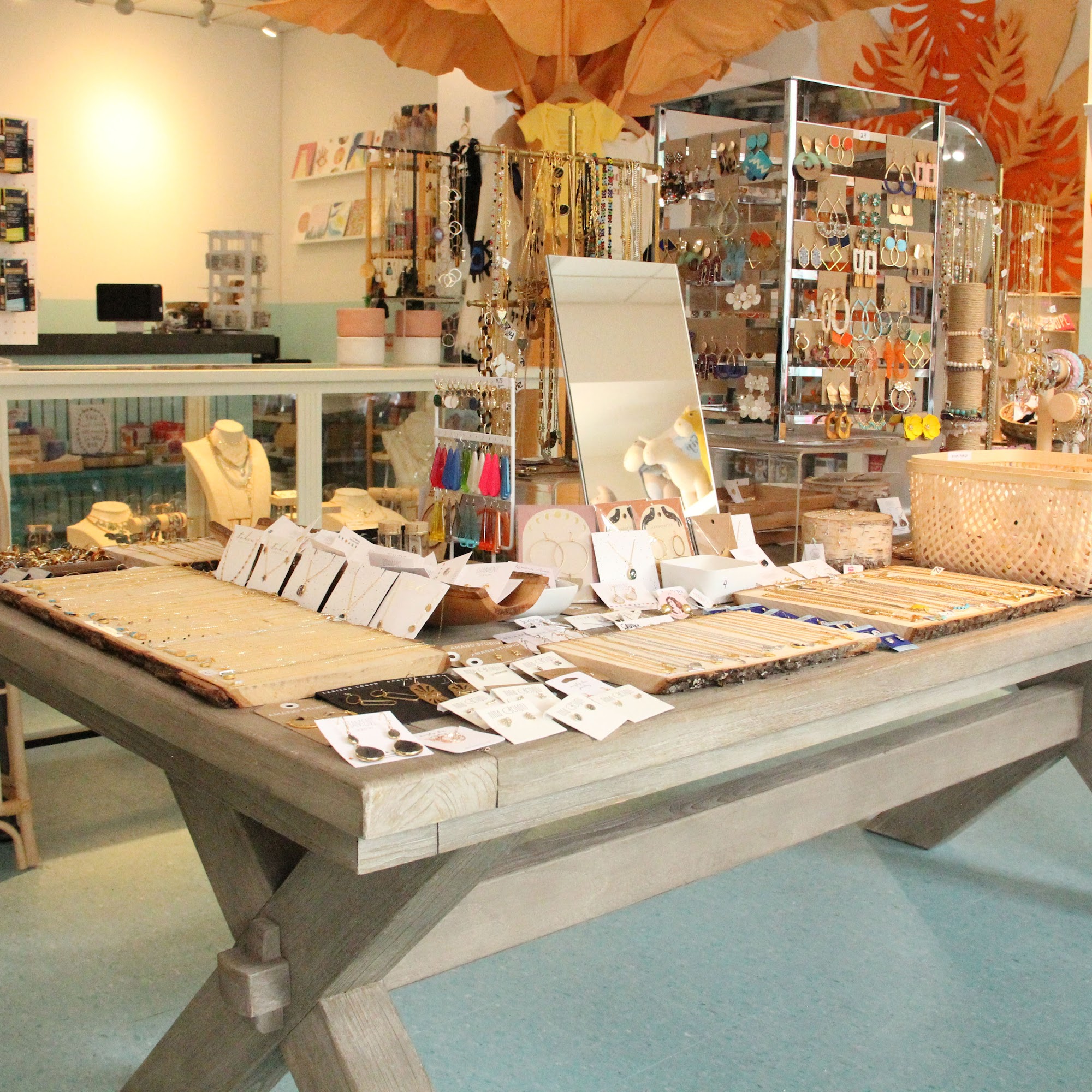 Diament Gifts & Accessories Arlington