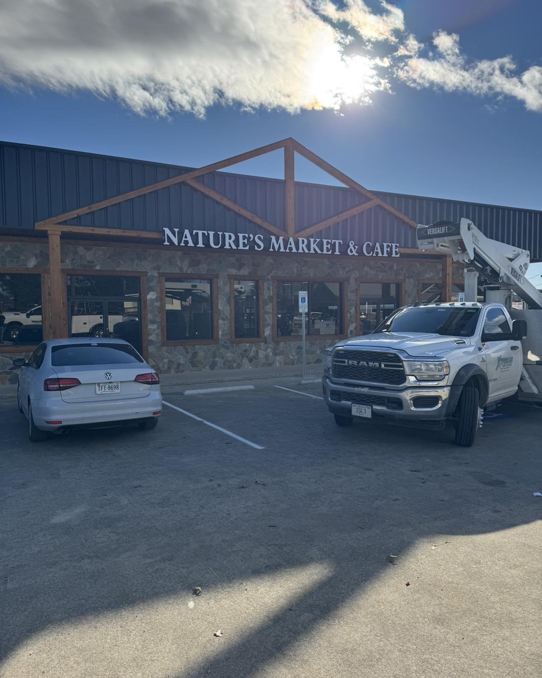 X-treme Signs & Graphics, LLC Brodnax