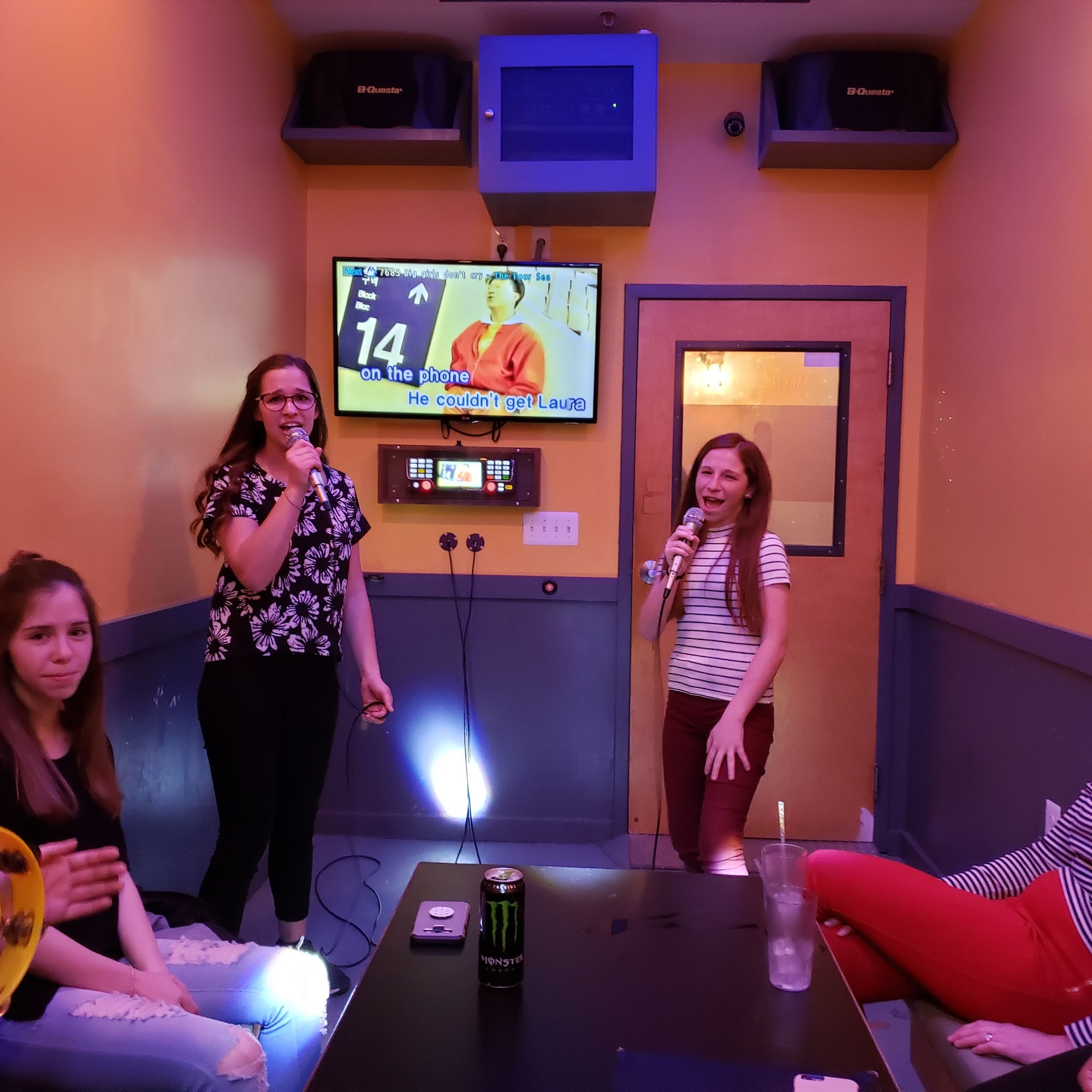 Lulu Cafe / Karaoke bar Centreville