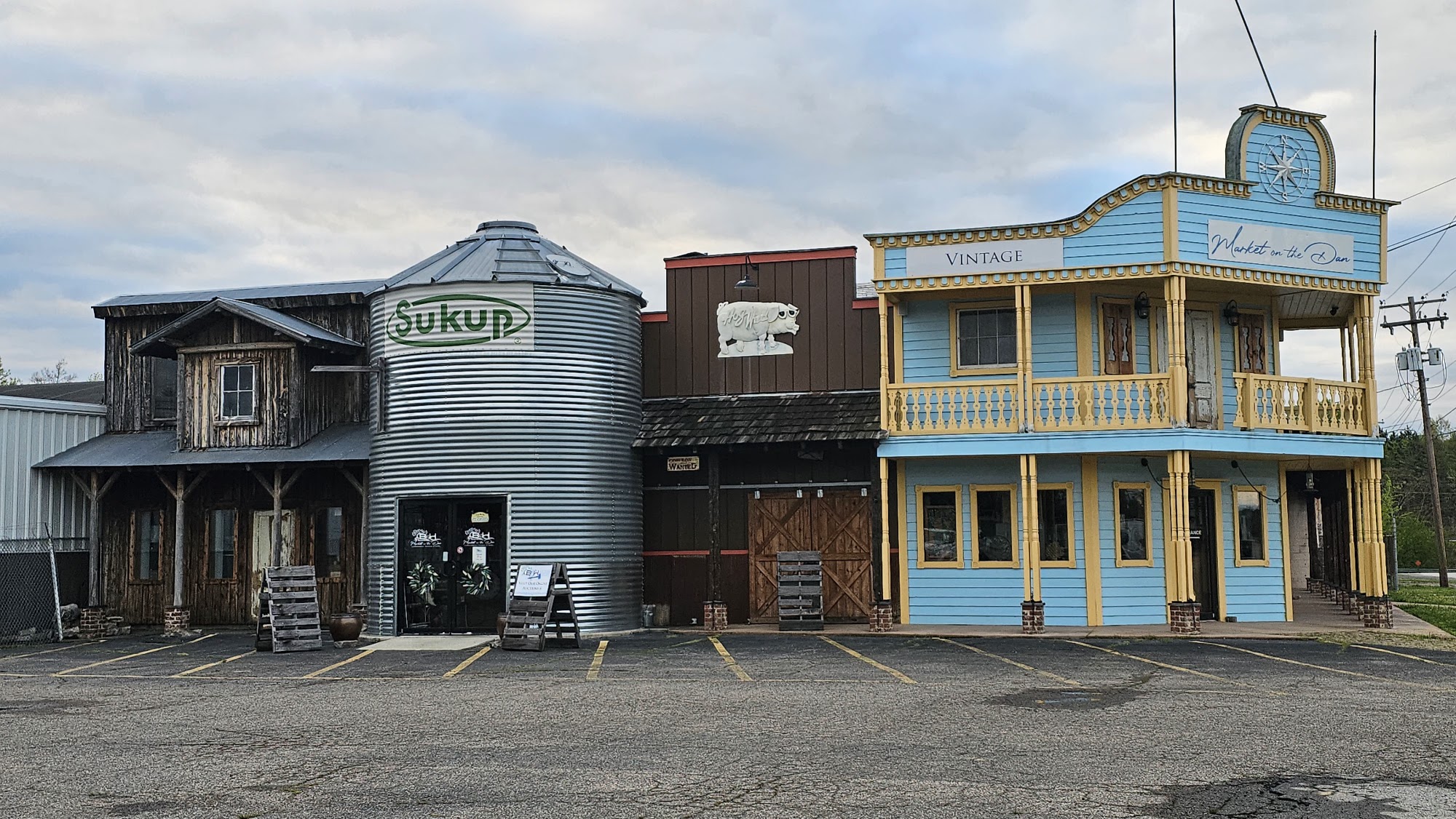 Market on the Dan Danville