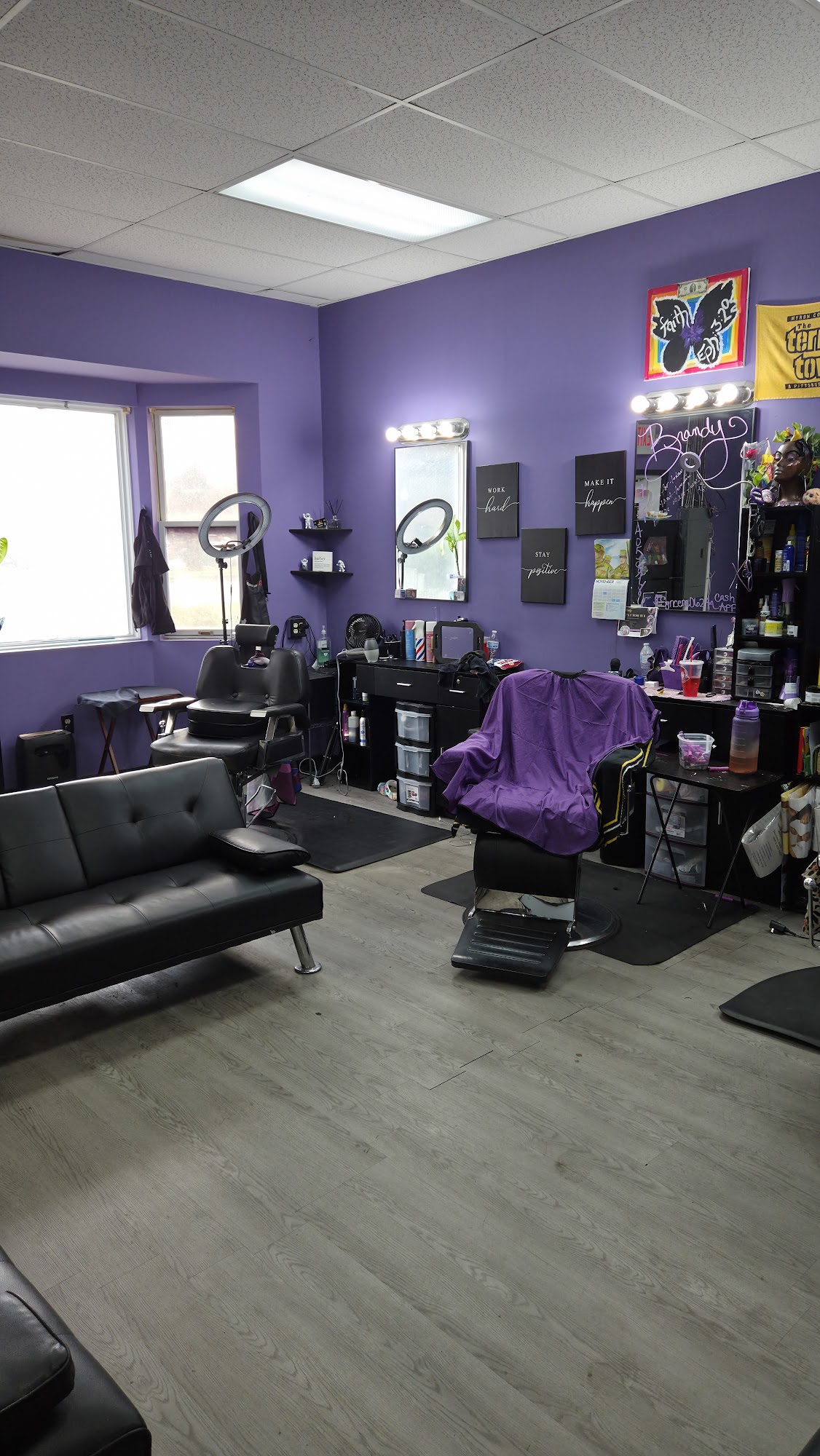 Deluxe Cutz 1040 Settlers Landing Rd G, Hampton Virginia 23669