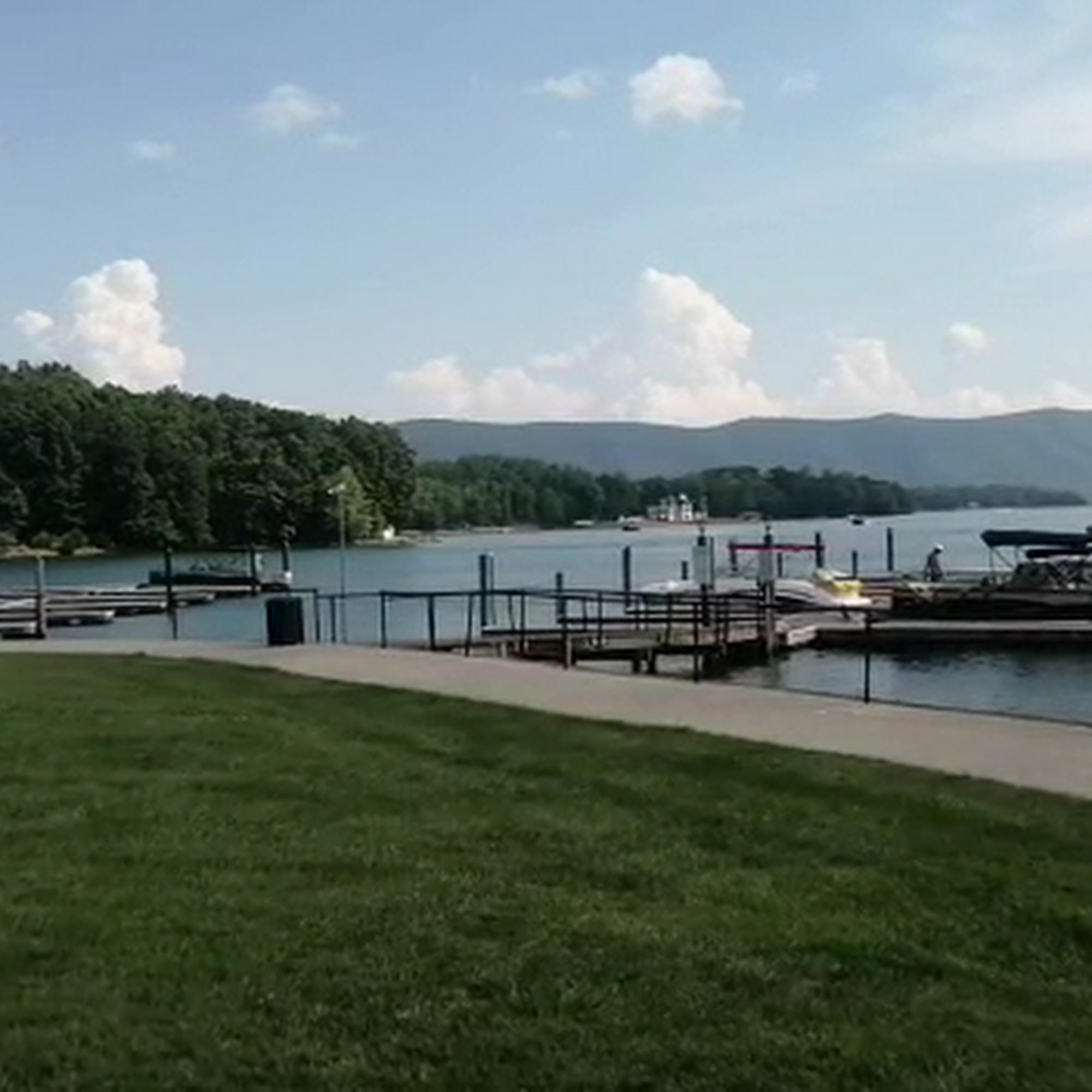 Mariners Landing Hospitality Huddleston