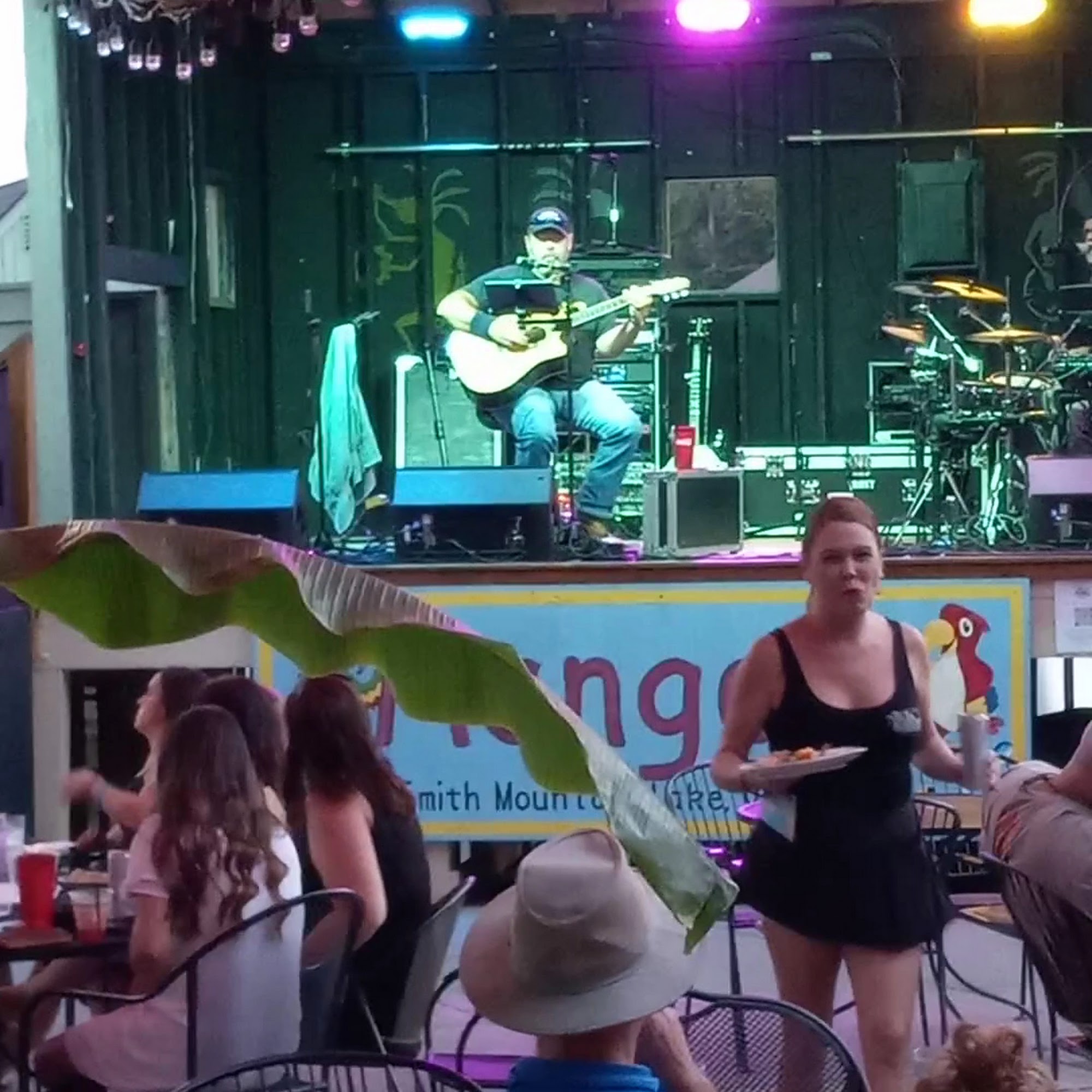 Mango's Bar & Grill Moneta