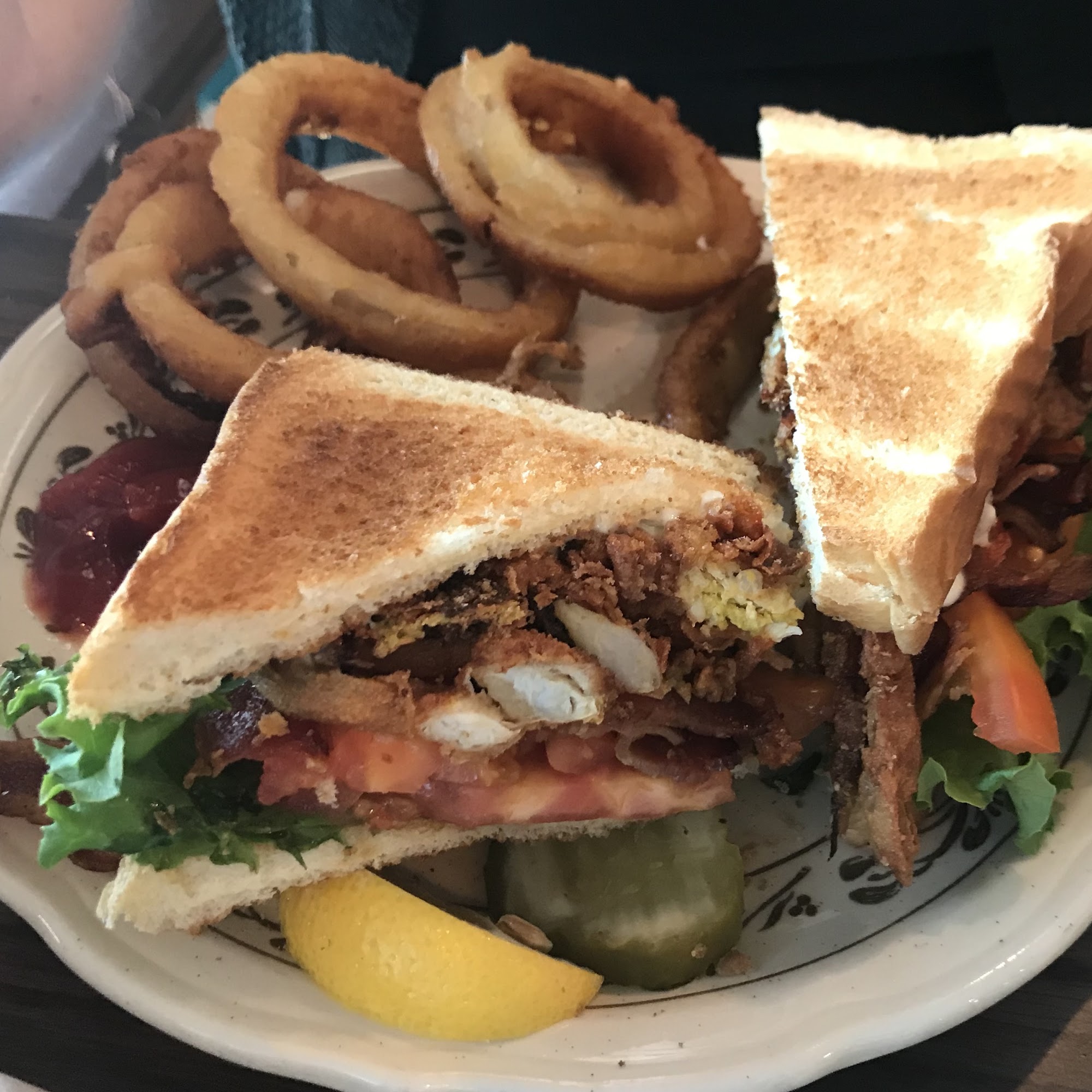 Leadbelly's Restaurant at Fairport Marina Reedville