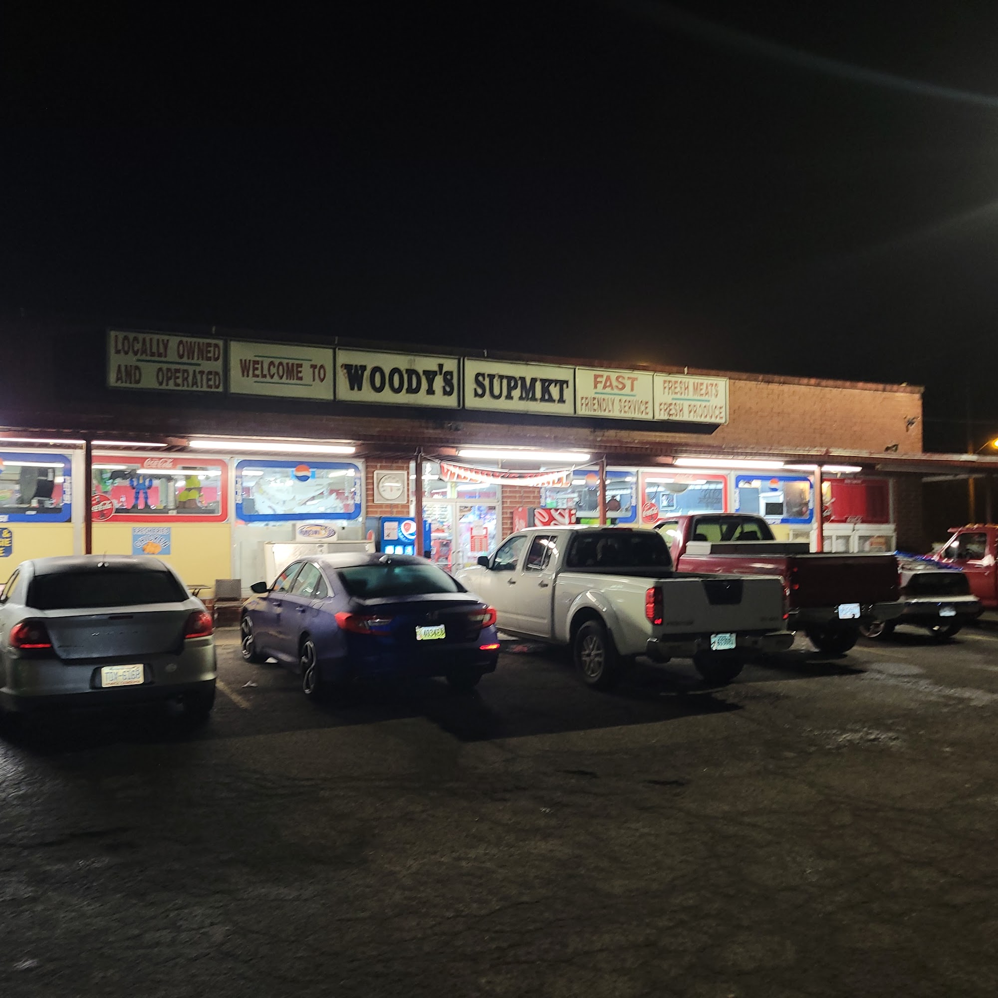 Woody's Supermarket & Grill