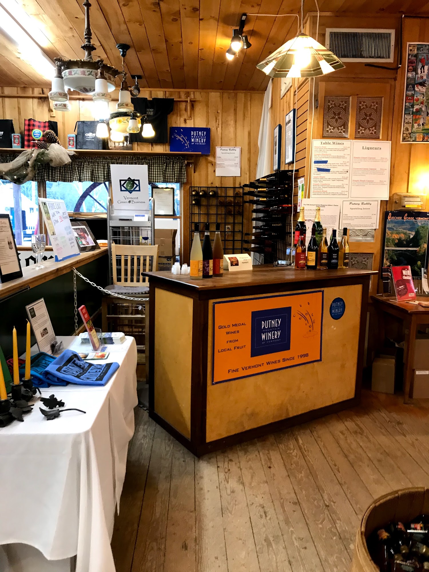 Quechee General Store - Cabot Station Quechee