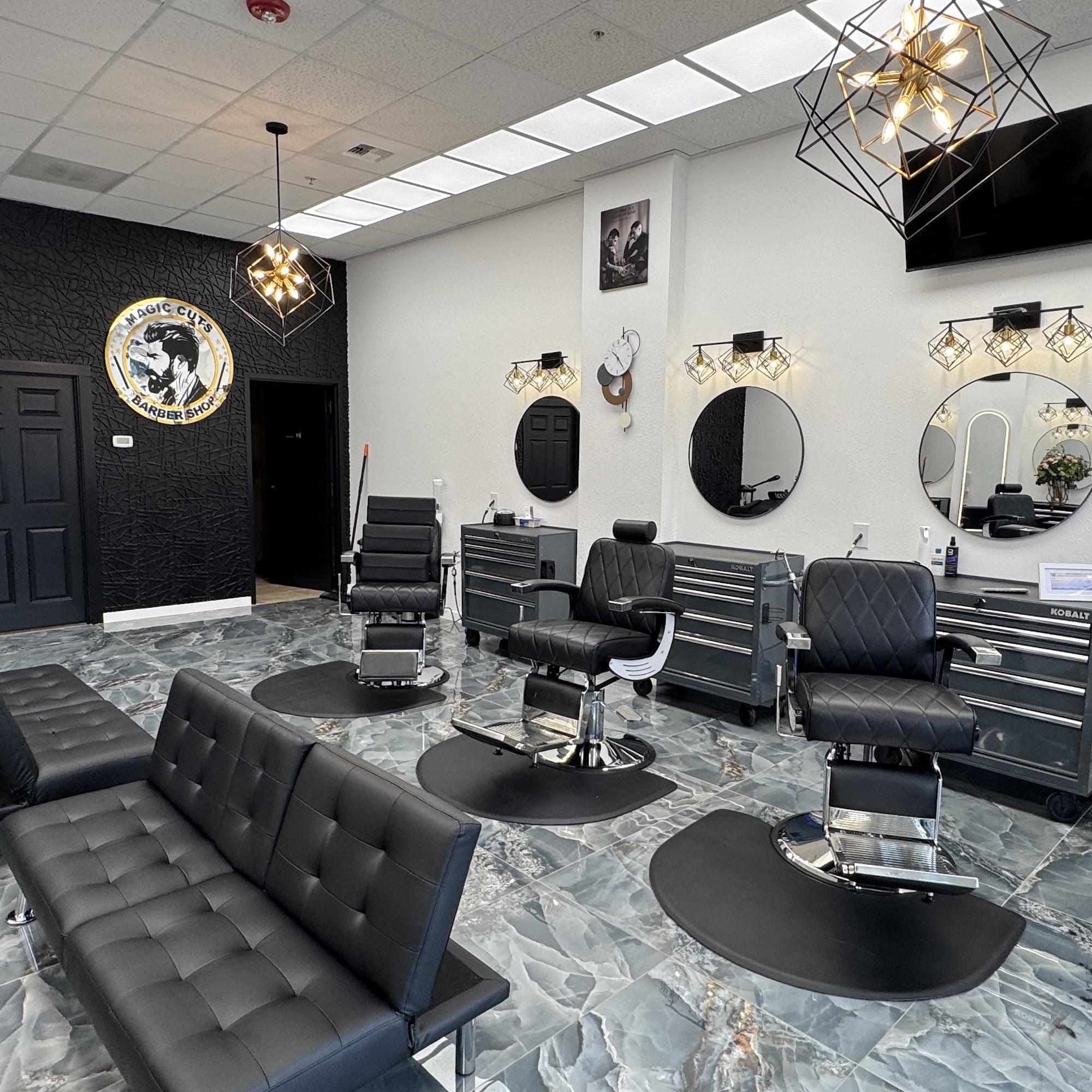 Magic Cuts Barbershop 12722 SE 312th St d, Auburn Washington 98092