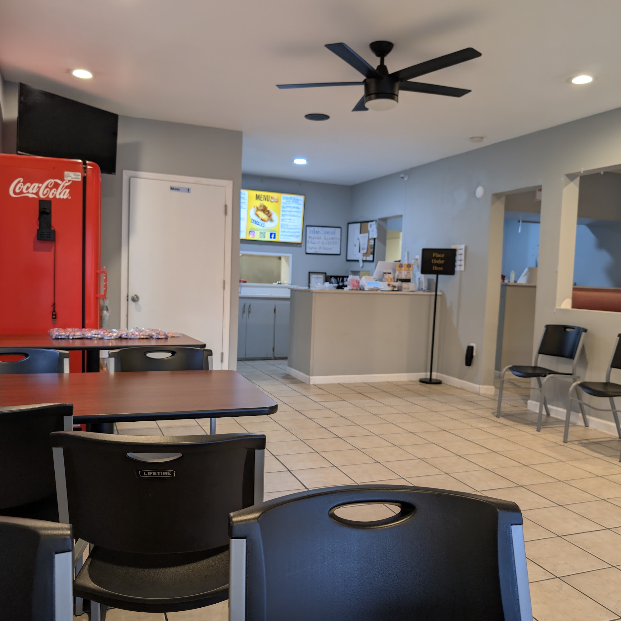 5 Rosas Salvadorean & Mexican Food 633 E Fairhaven Ave, Burlington