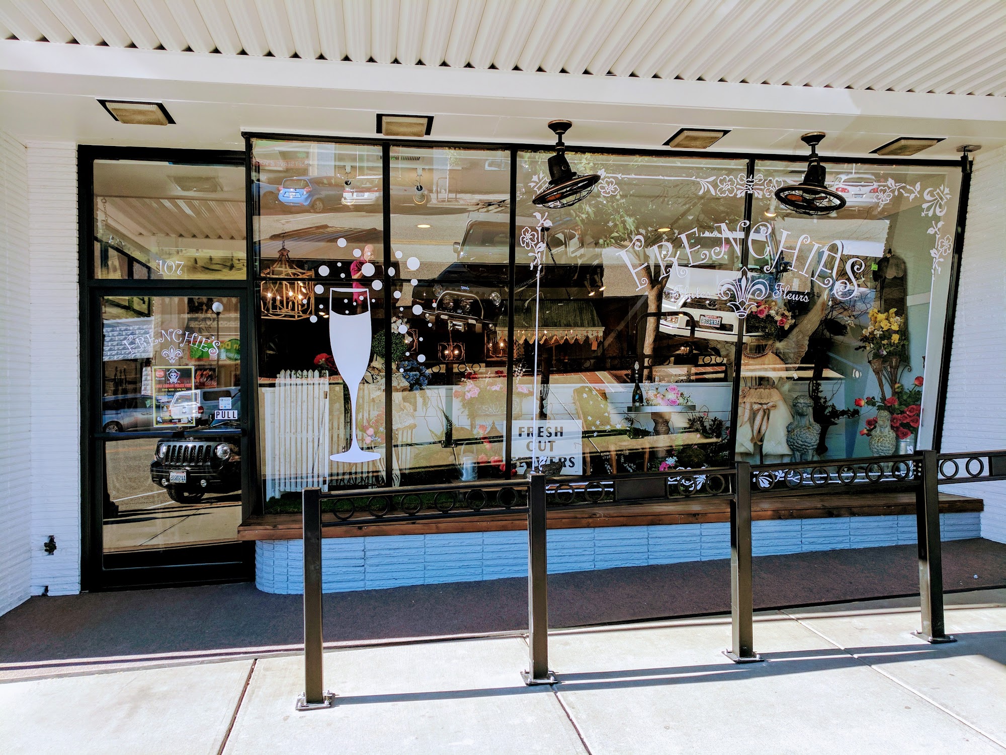 Frenchie's Flutes & Fleur's Menu