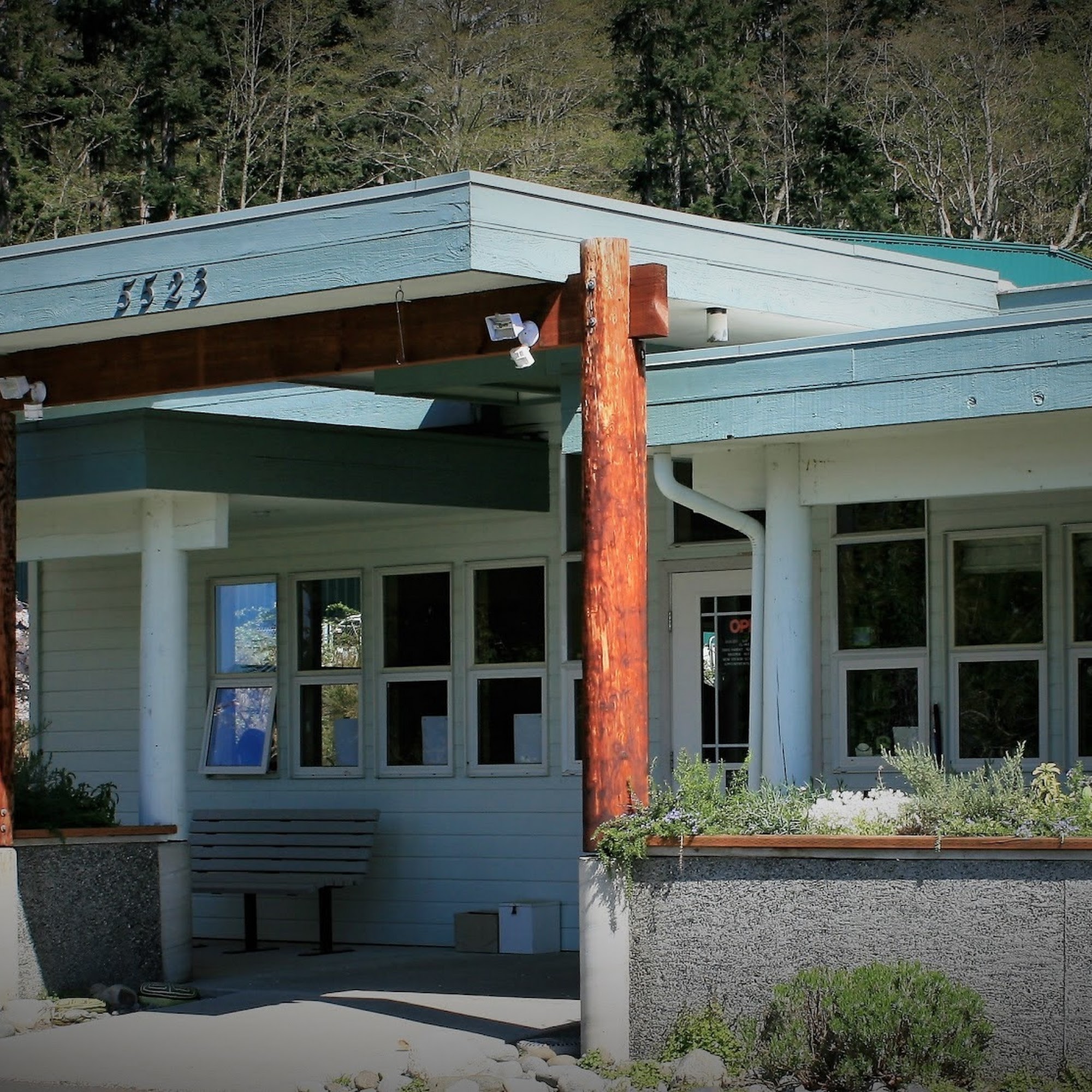 Useless Bay Animal Clinic Freeland