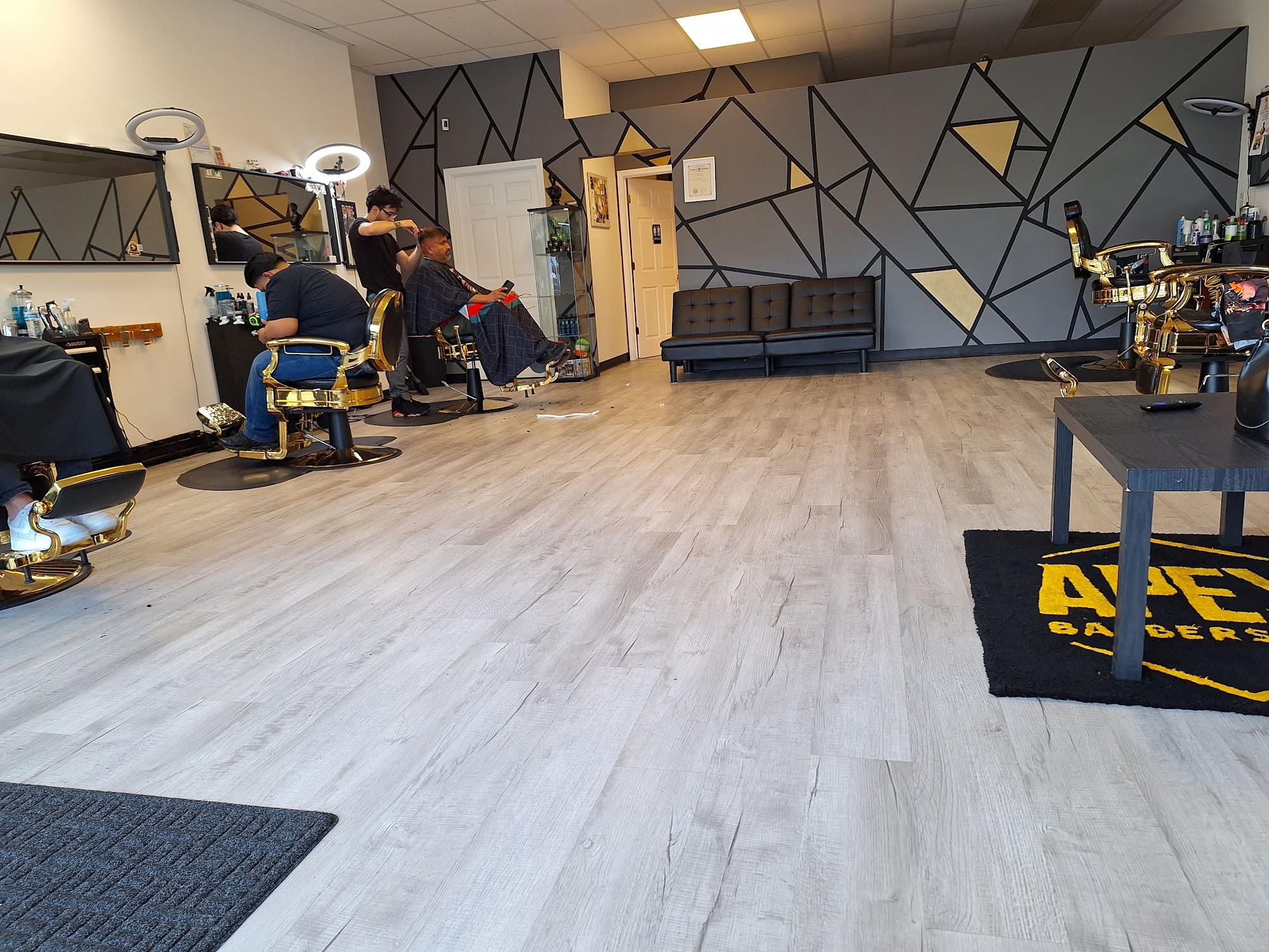 Apex barbershop 24228 104th Ave SE, Kent Washington 98030