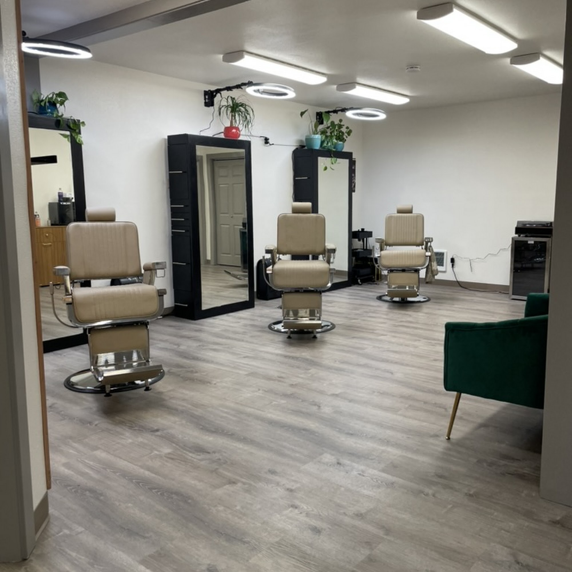 V Cuts Barber Lounge