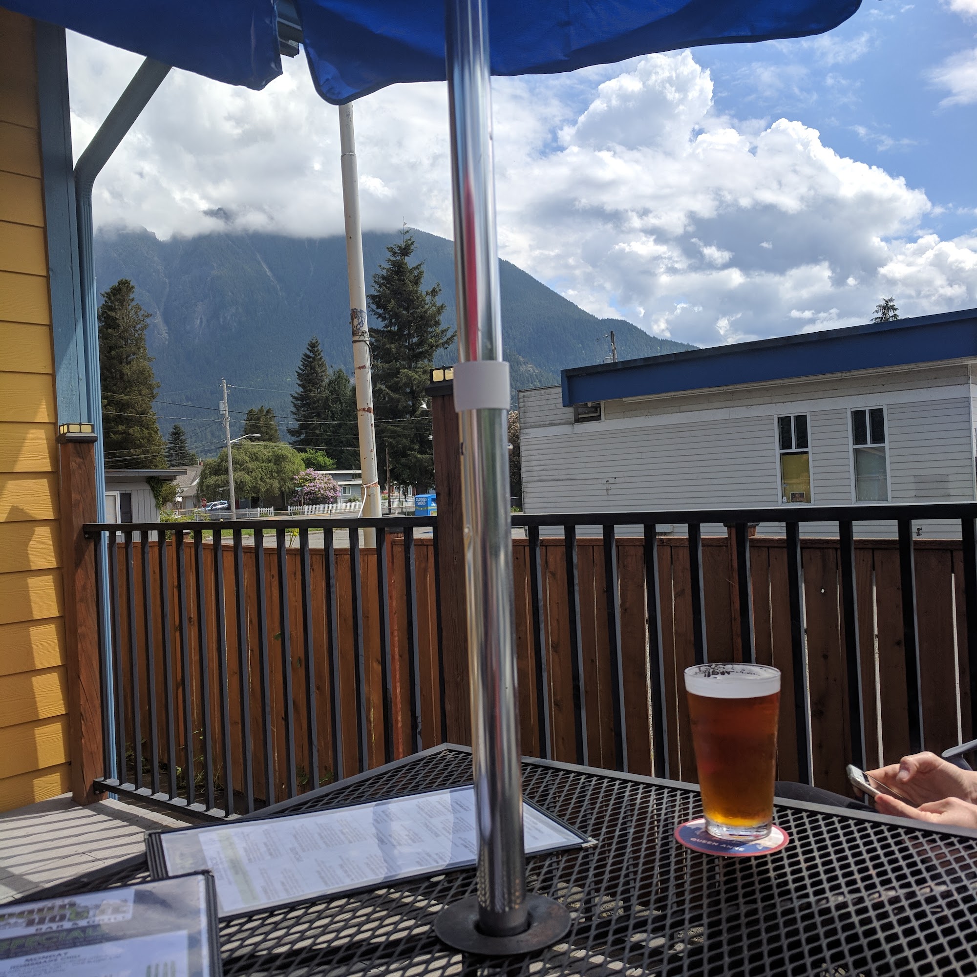 Pour House Bar & Grill North Bend