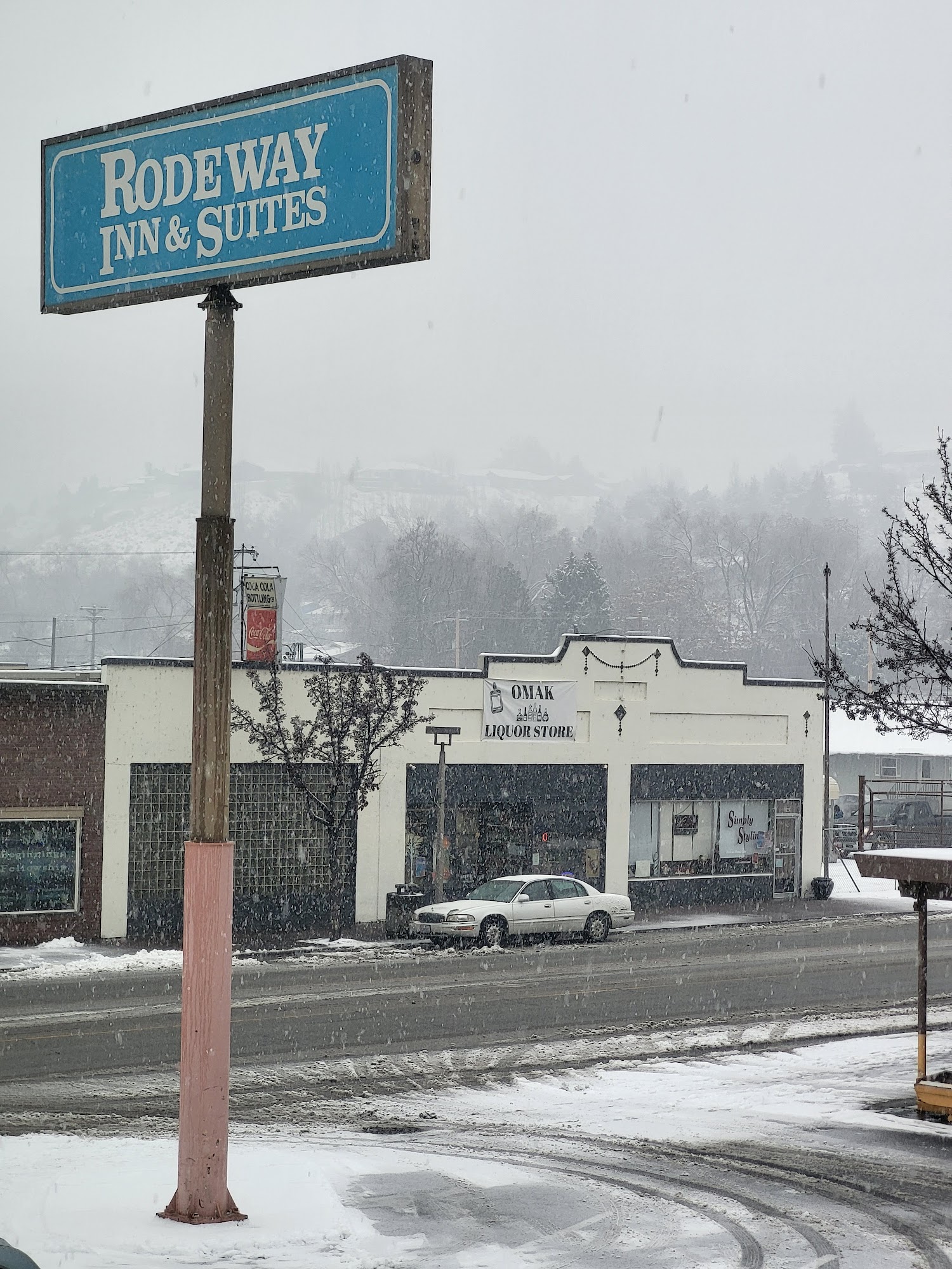 Simply Stylin 123 N Main St, Omak Washington 98841