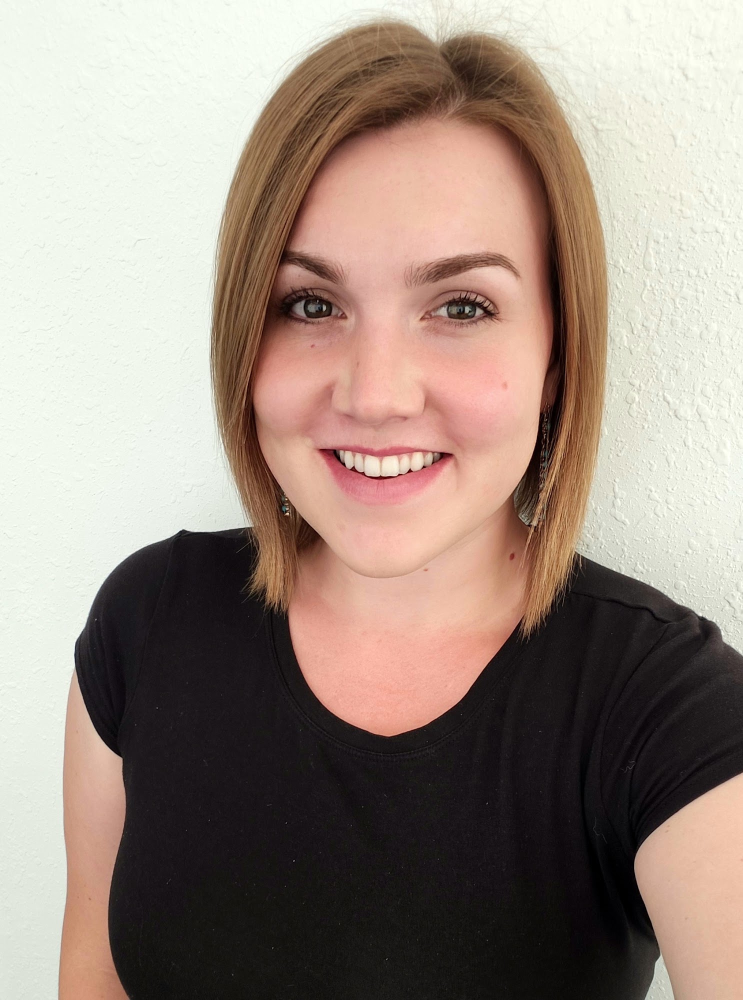 Lavish Looks Beauty and Wellness Spa 111 Ash St N, Omak Washington 98841