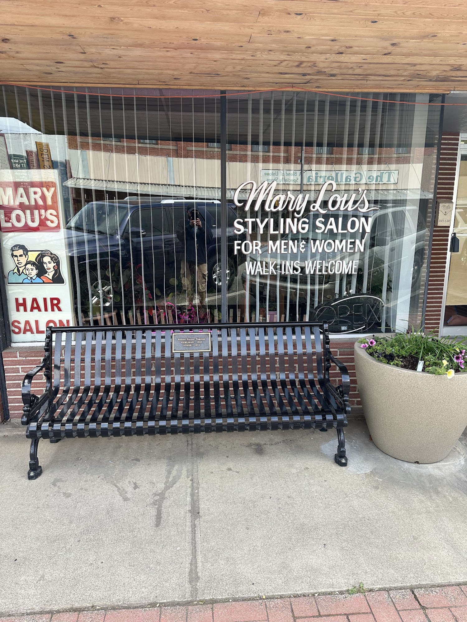 Mary Lou's Family Styling Sln