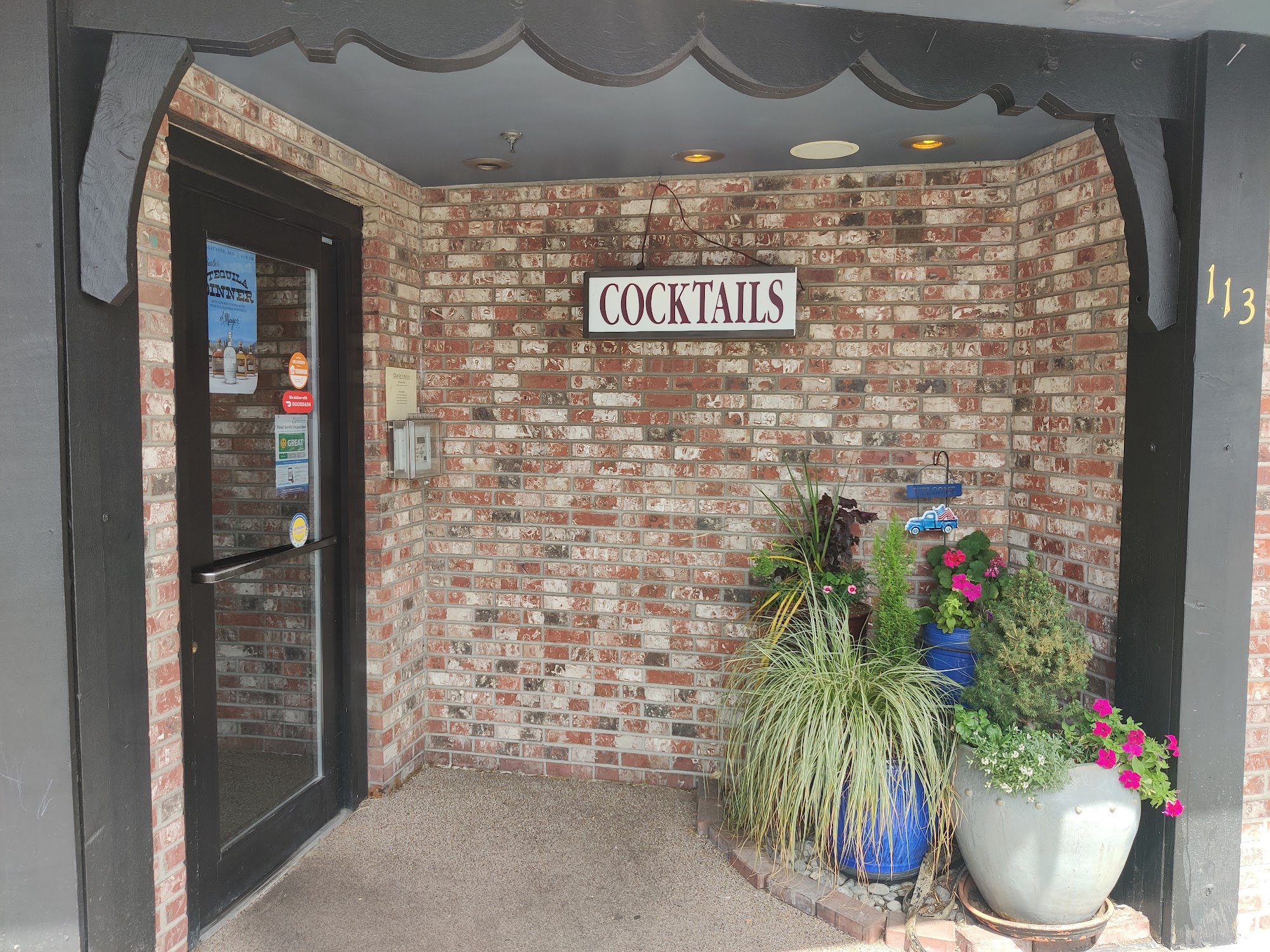 Charlie's Restaurant & Lounge 113 E Main Ave, Puyallup, WA 98372