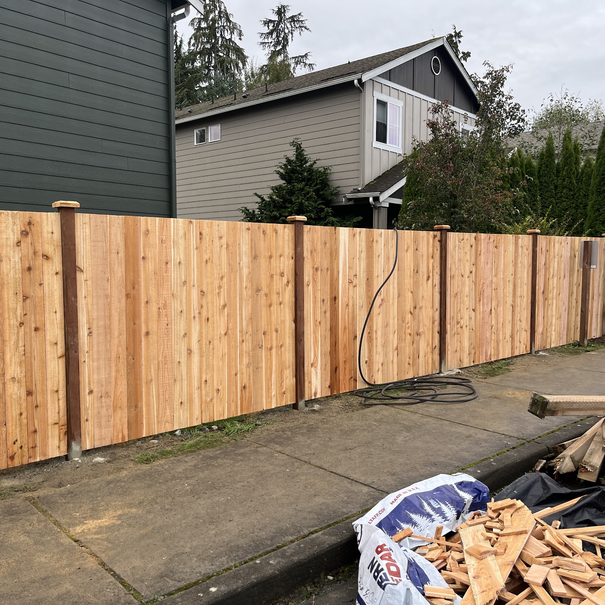 A & A Fencing & Construction