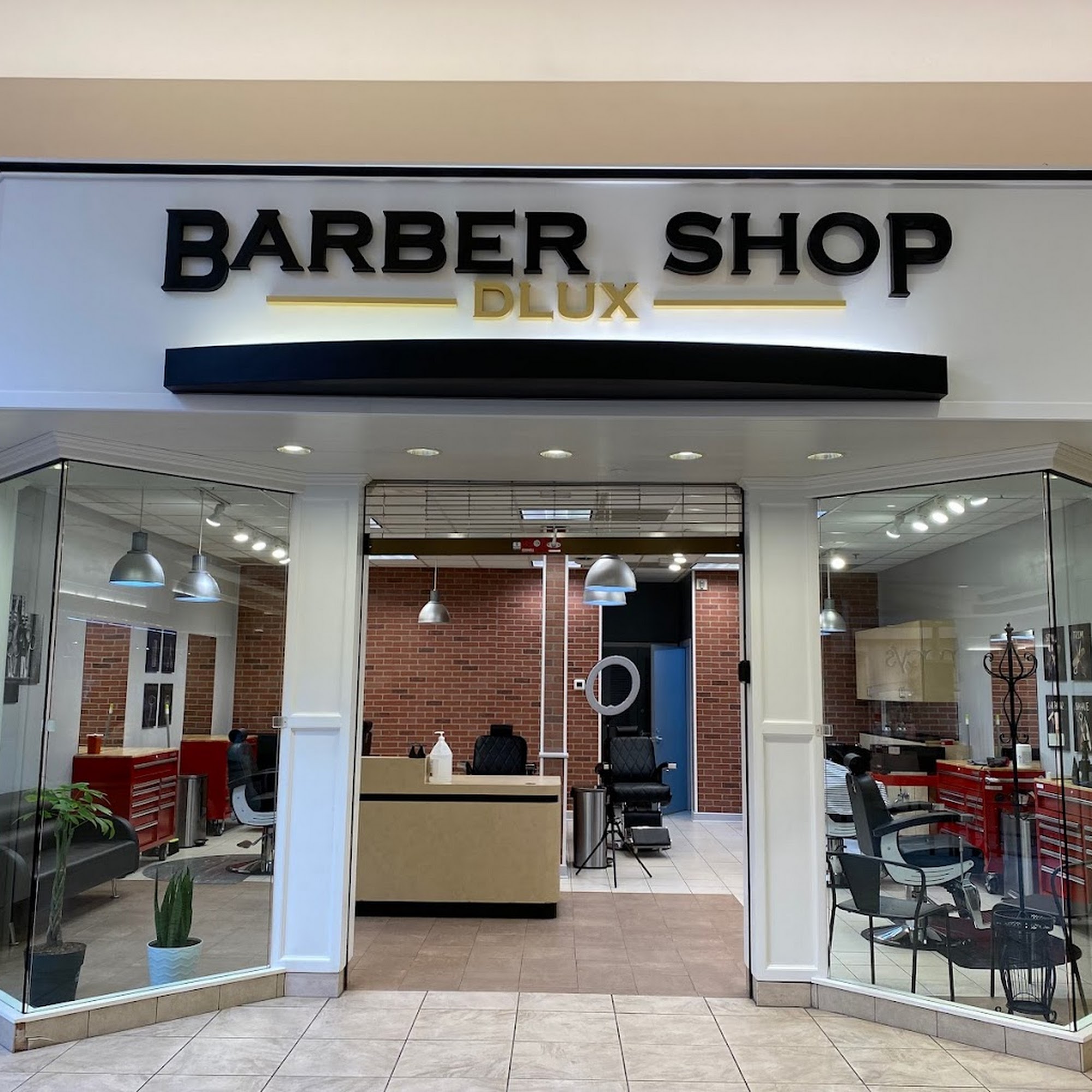 Dlux Barbershop 3500 S Meridian #916, Puyallup Washington 98373