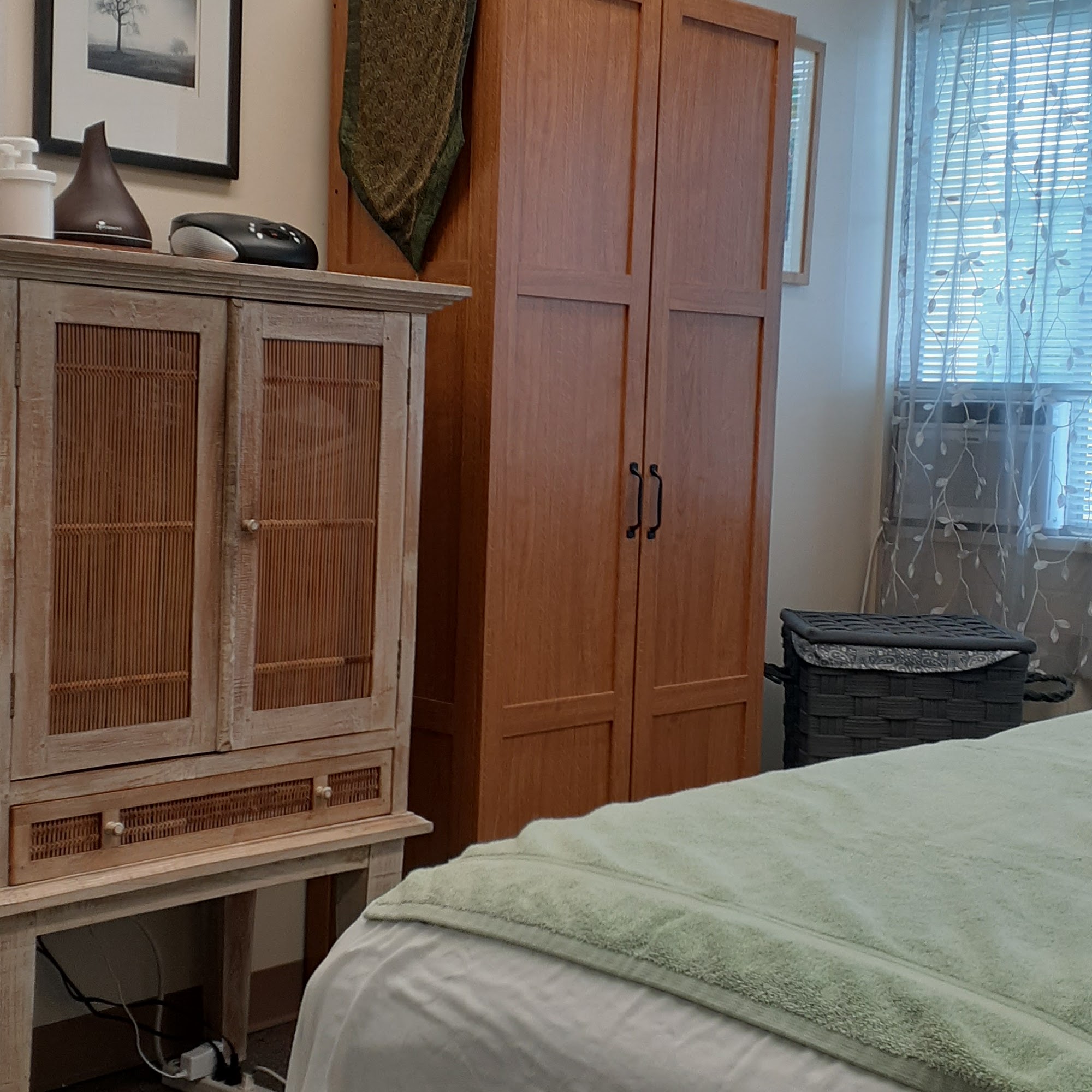 Pamela K. Foster, LMT 2366 Eastlake Ave E #309, Seattle Washington 98102