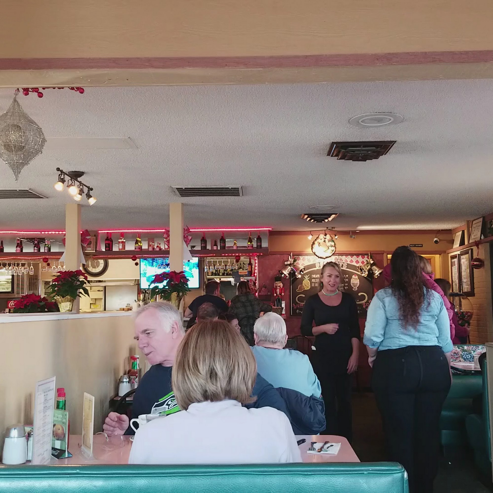 FloAnna's Diner Shoreline