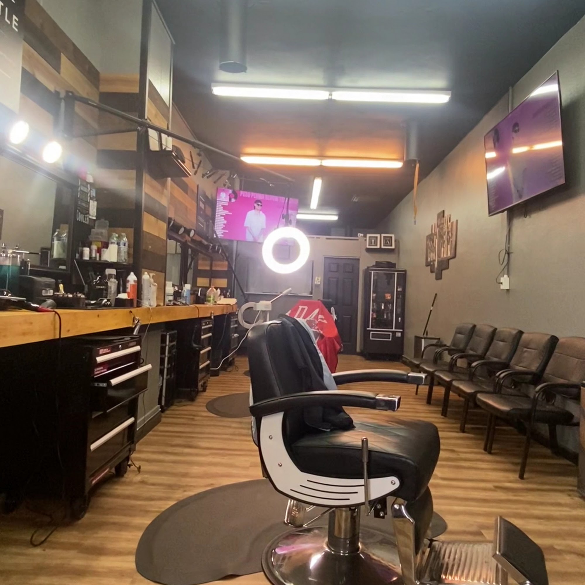 1-Oak Barbershop 11A S Toppenish Ave, Toppenish Washington 98948