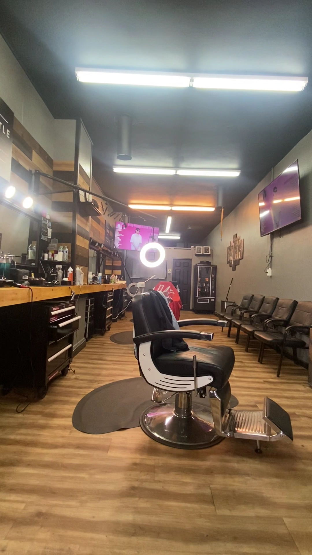 1-Oak Barbershop 11A S Toppenish Ave, Toppenish Washington 98948