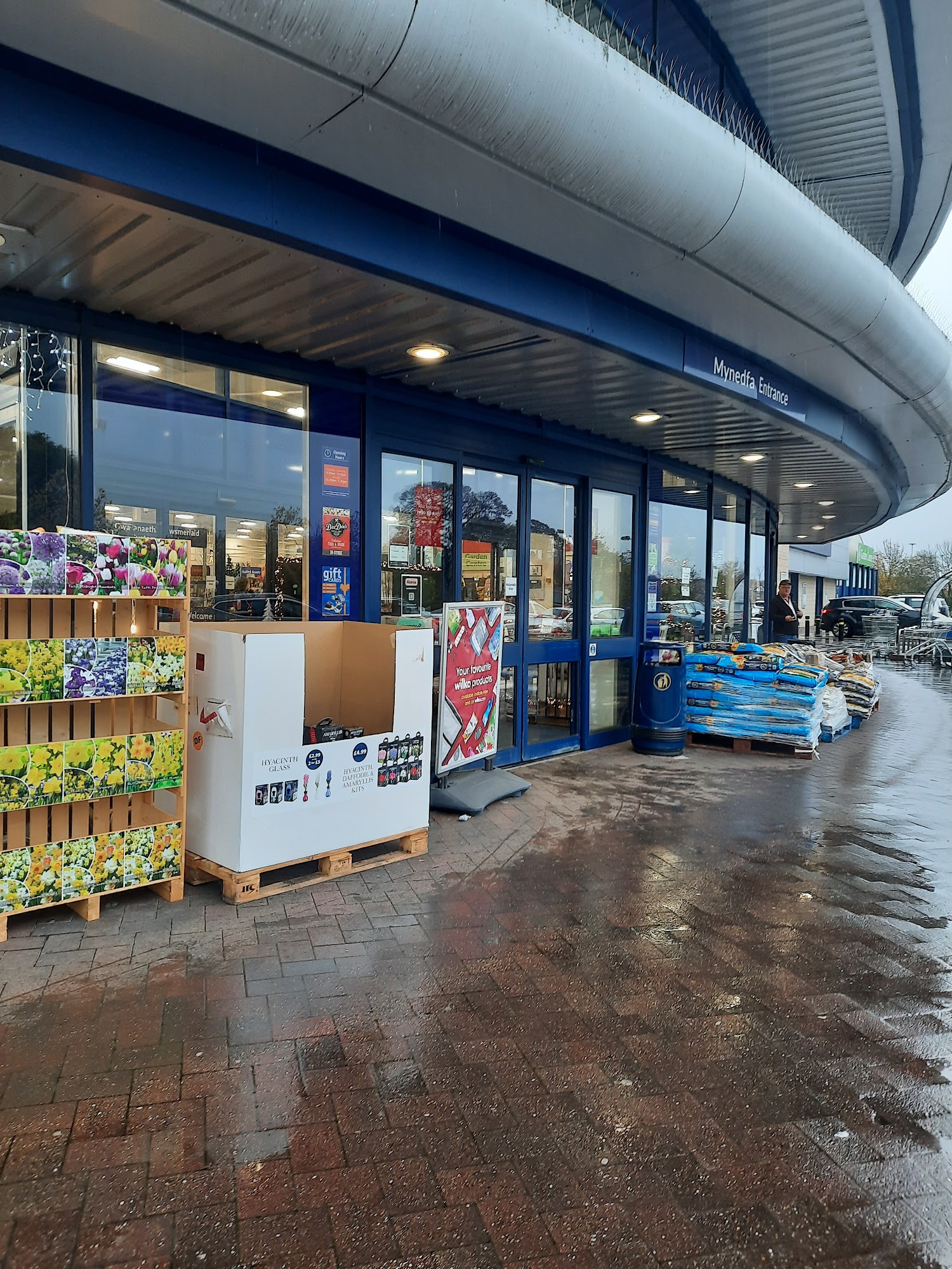 Plas Coch Retail Park