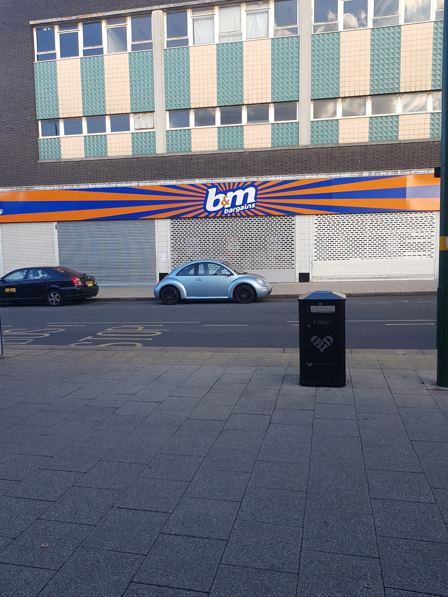B&M Store
