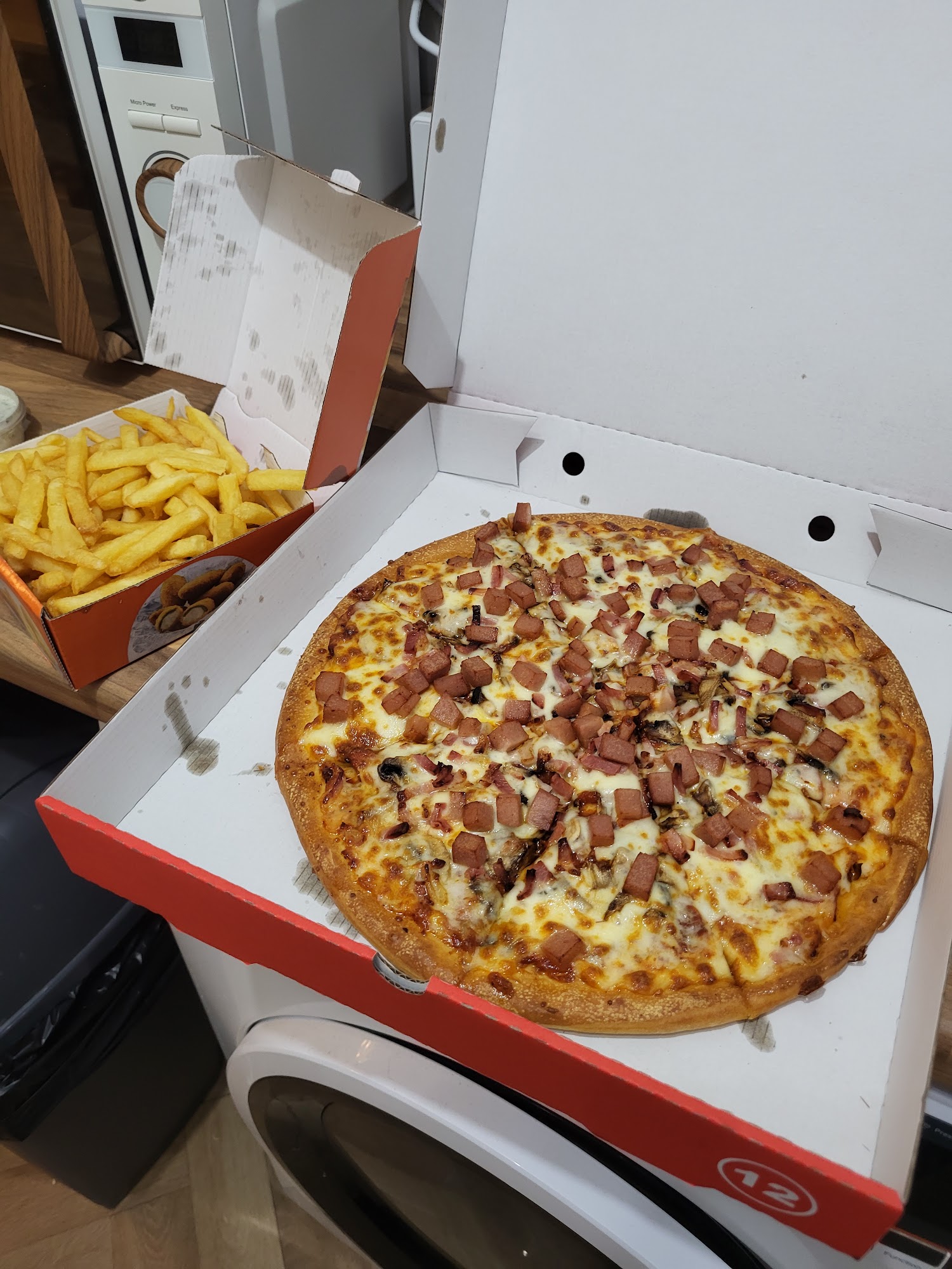 Papa Pizza 11 High St, Brierley Hill