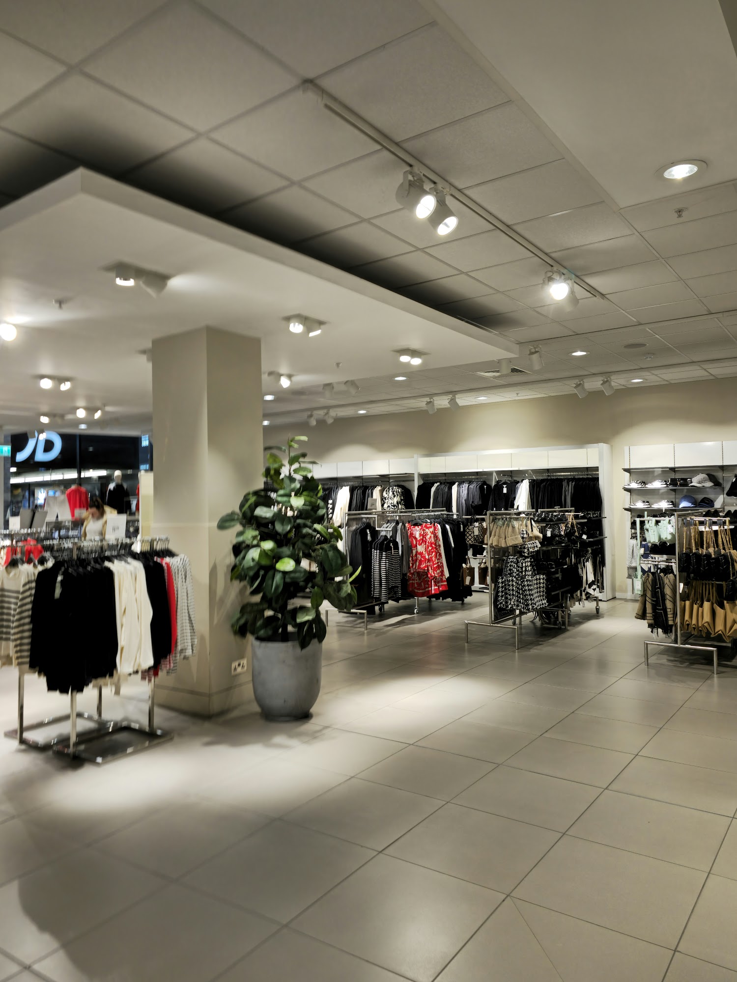 H&M