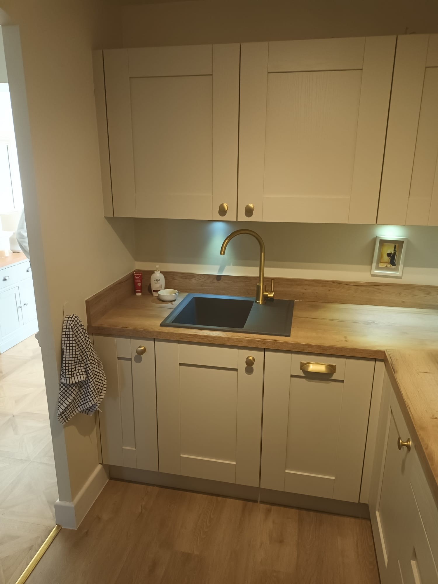 Lemon Squeezy Kitchens & Bathrooms
