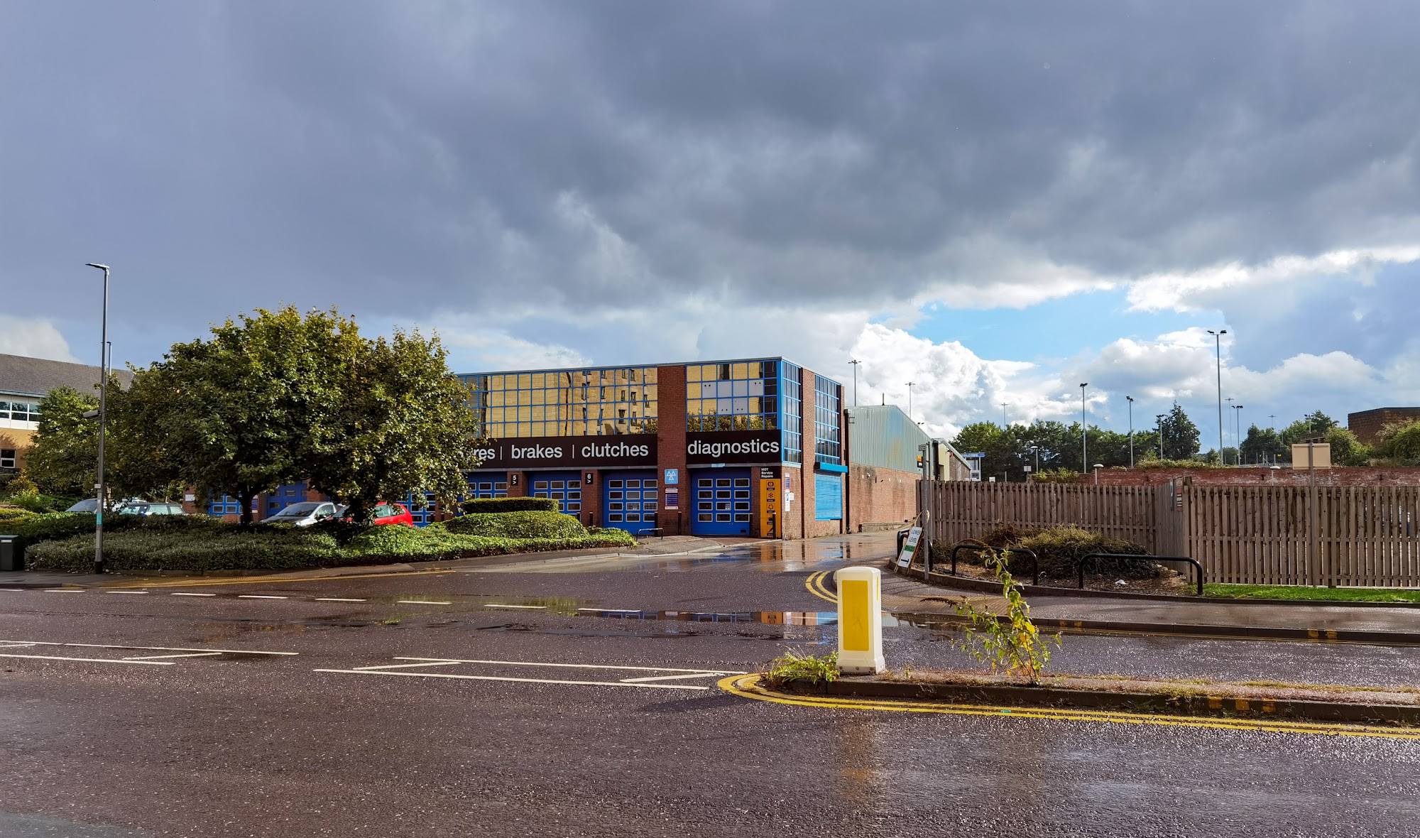 Halfords - Leeds Meadow Lane