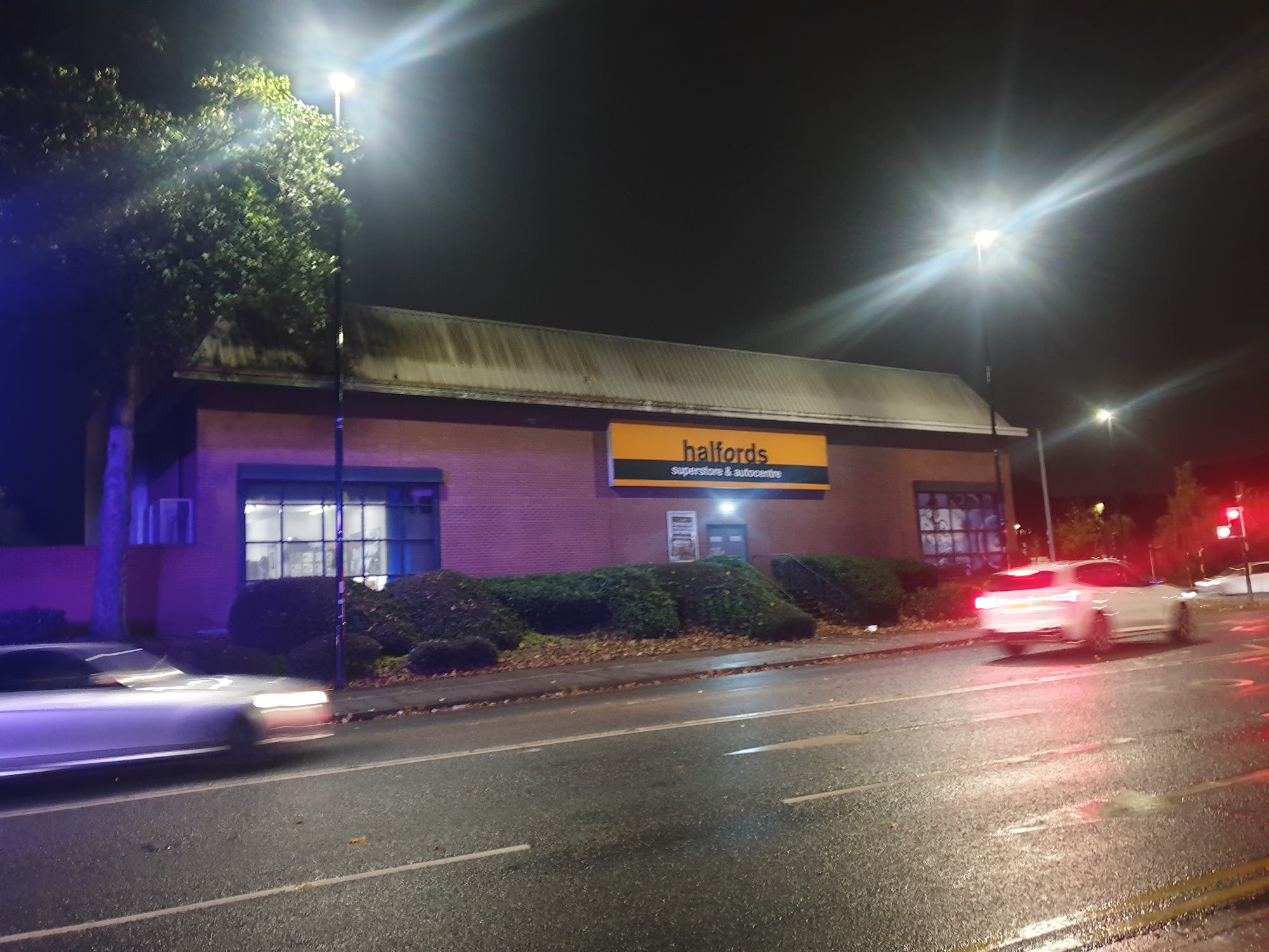 Halfords - Wakefield