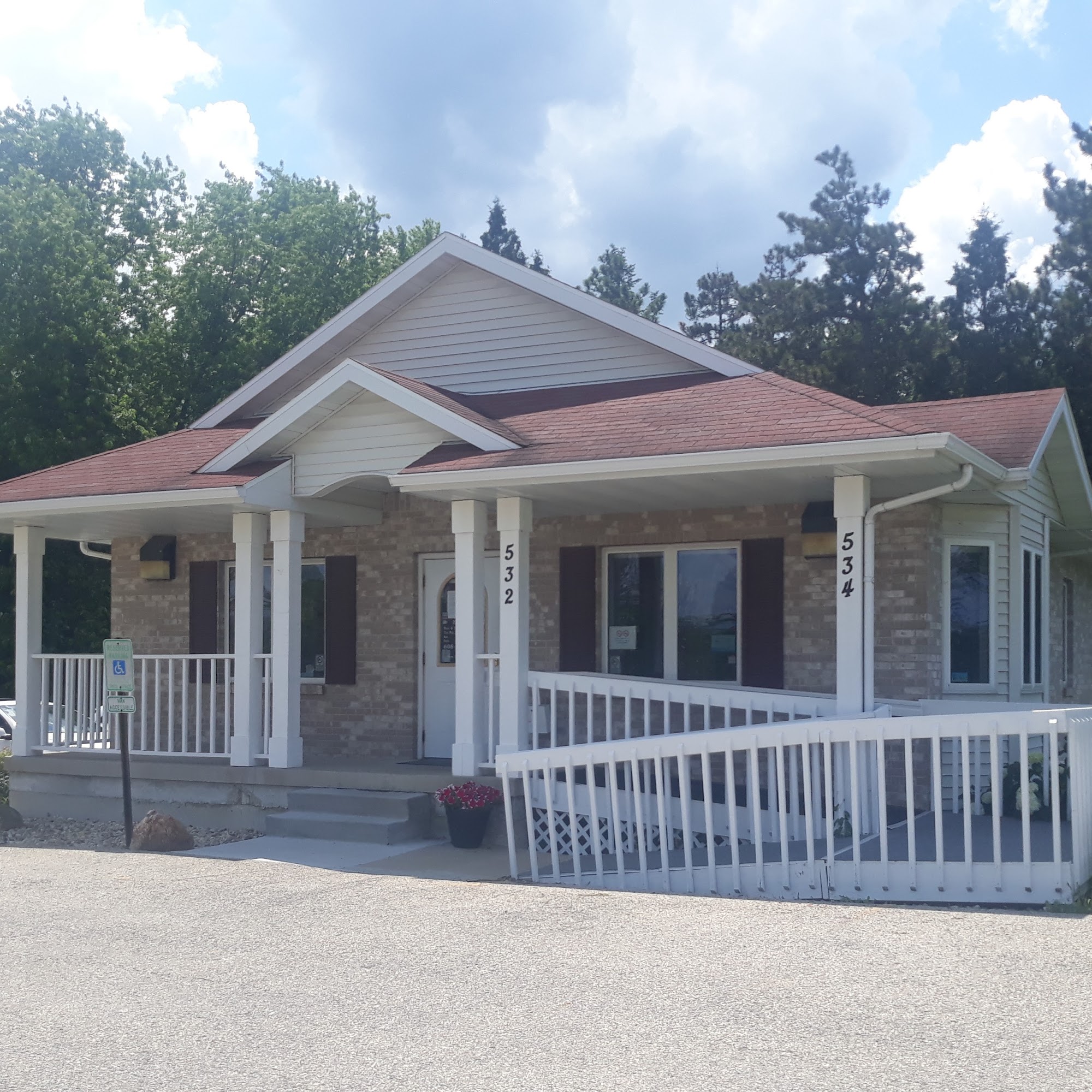 B & R Veterinary Clinic DeForest