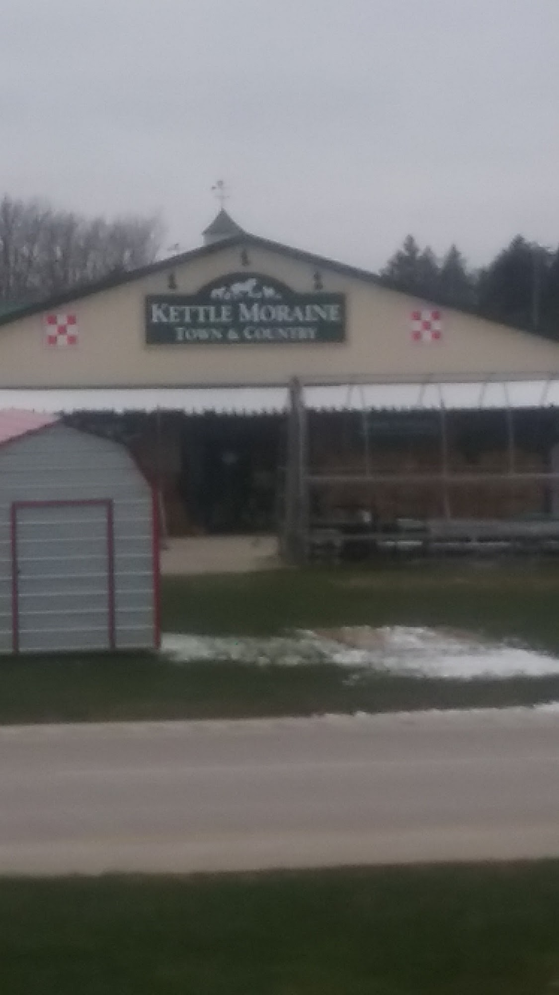Kettle Moraine Town & Country Kewaskum