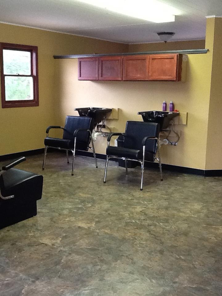 Salon 32 N4809 WI-32, Krakow Wisconsin 54137